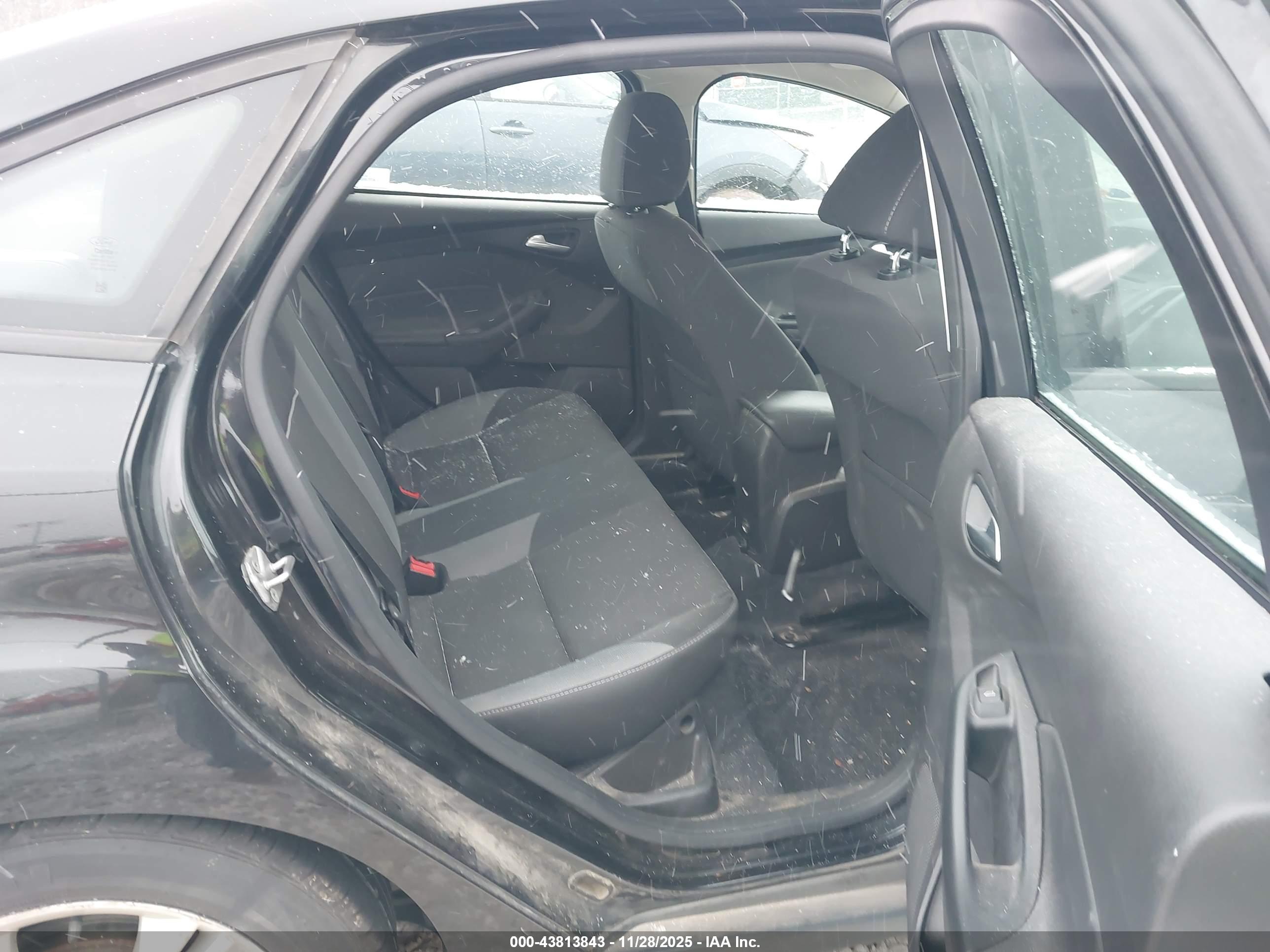 FORD FOCUS image 8