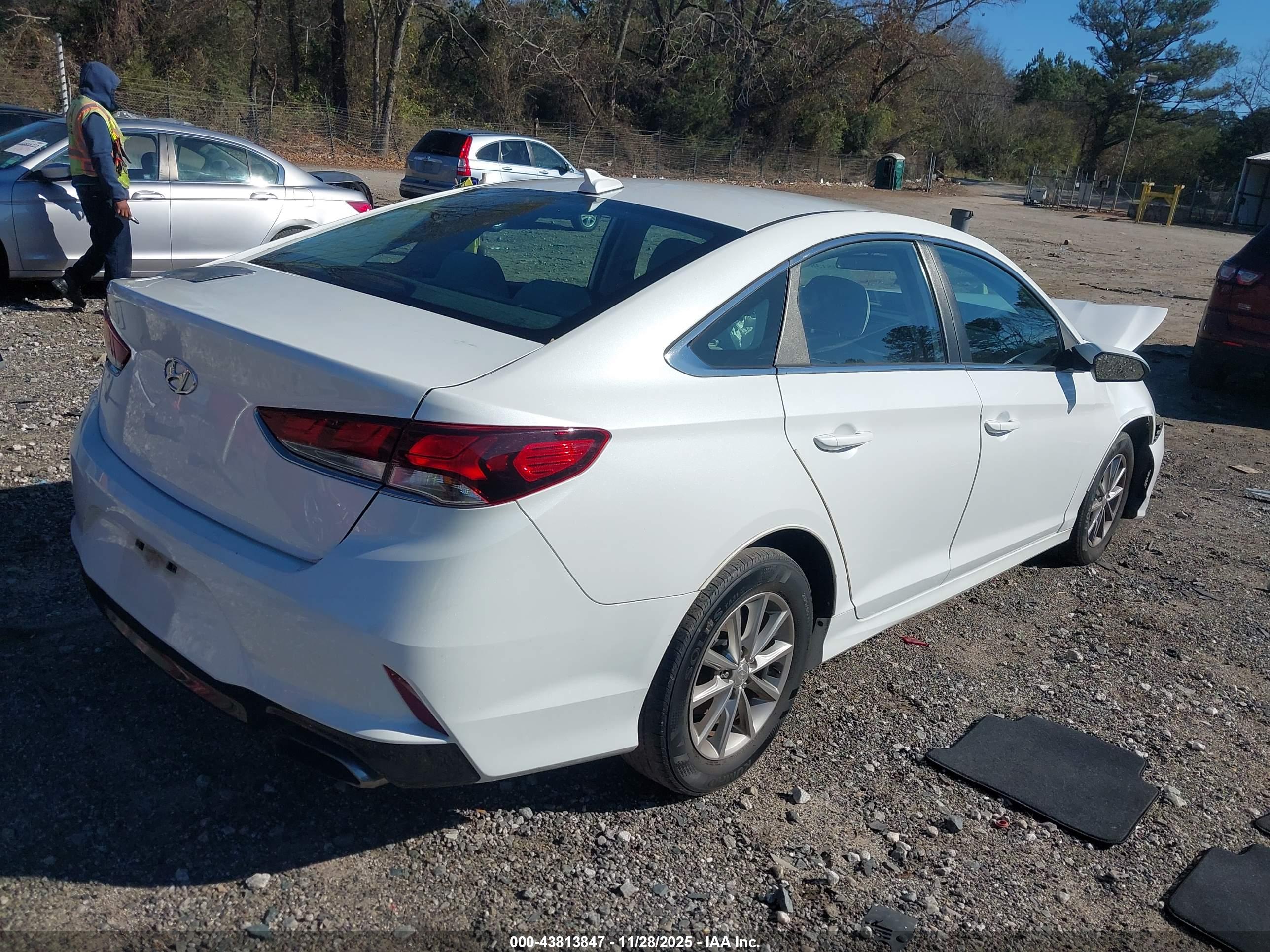 HYUNDAI SONATA image 4