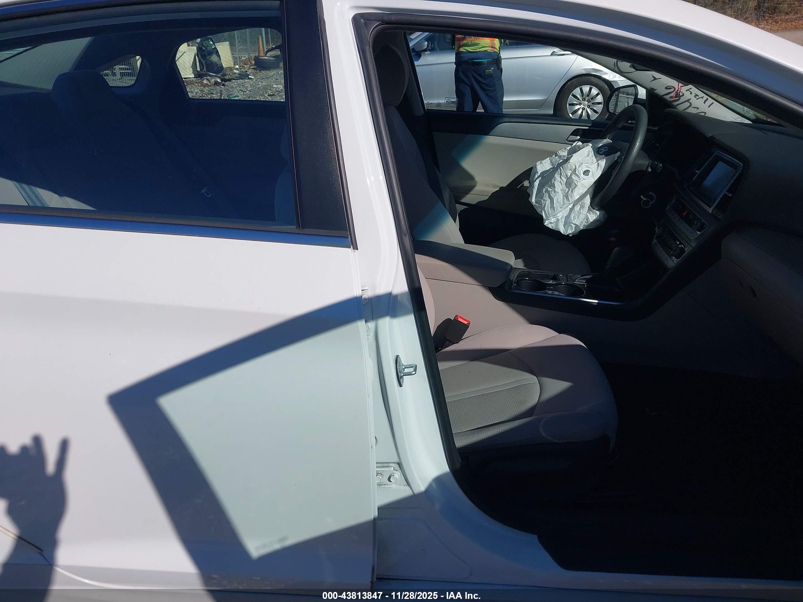 HYUNDAI SONATA image 5