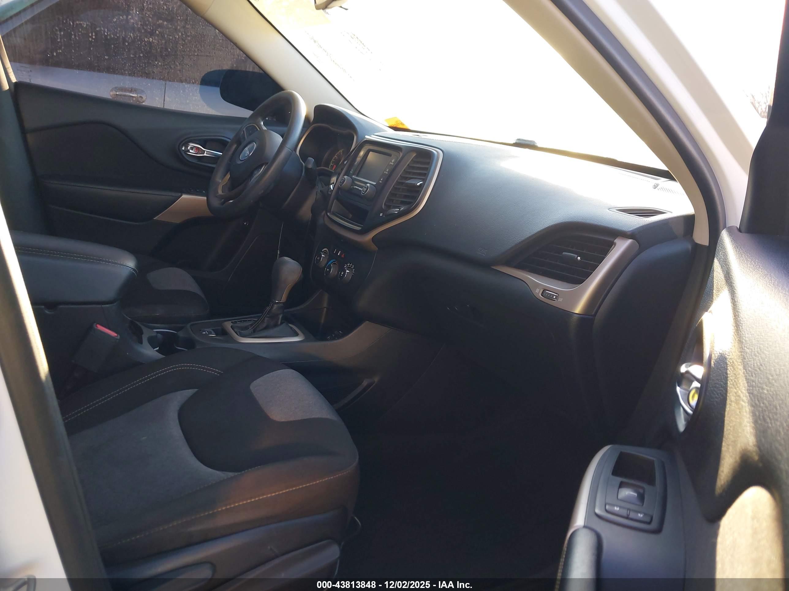 JEEP CHEROKEE image 5