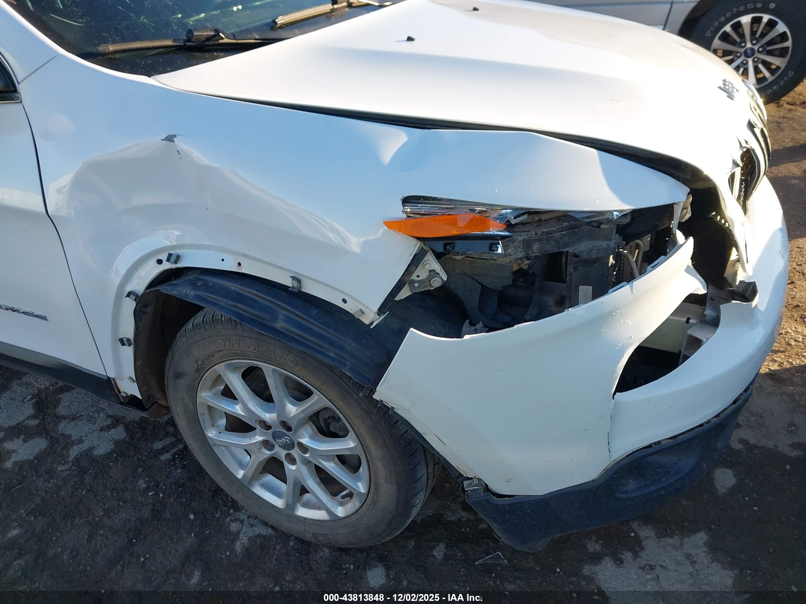 JEEP CHEROKEE image 6