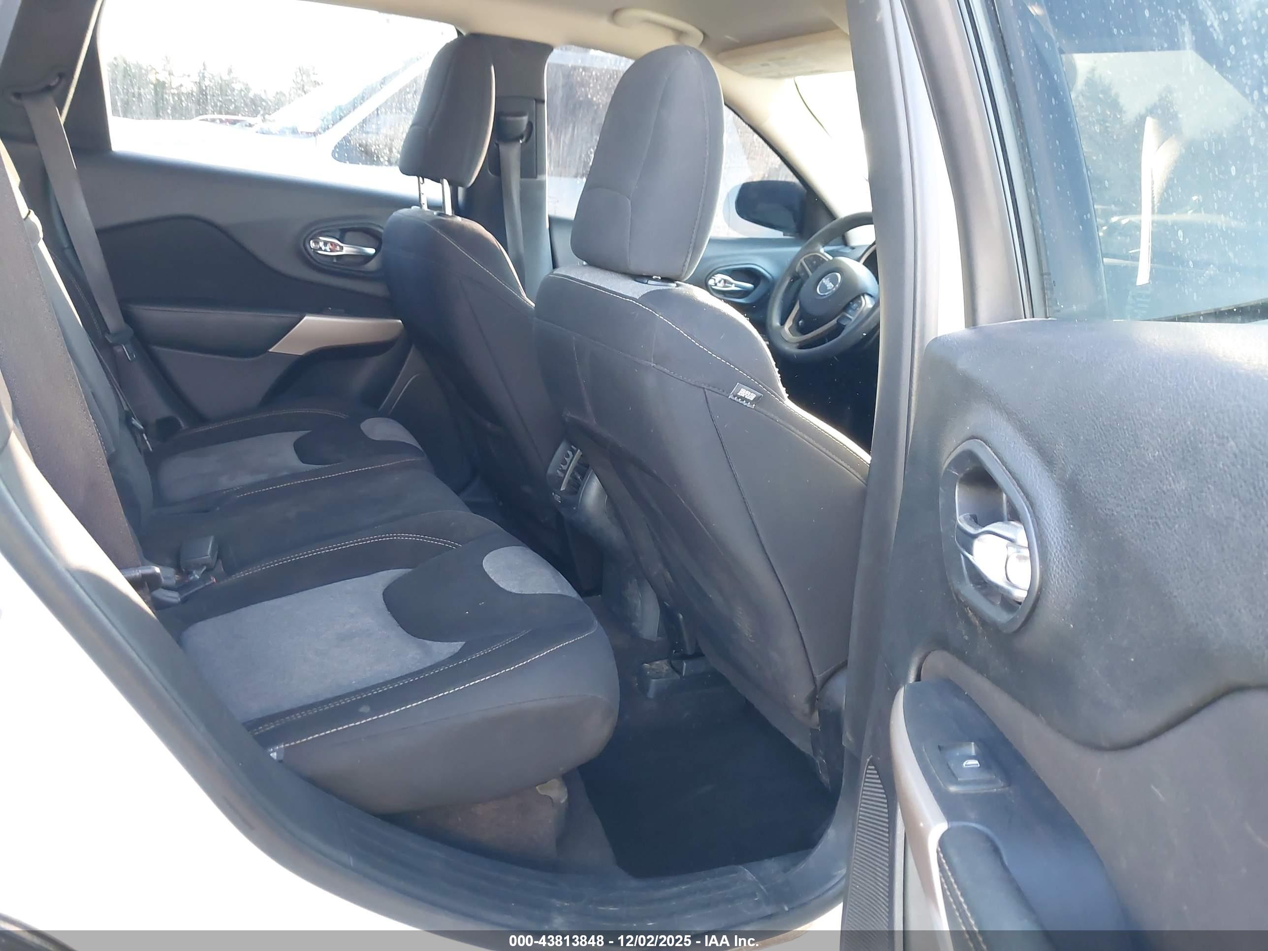 JEEP CHEROKEE image 8