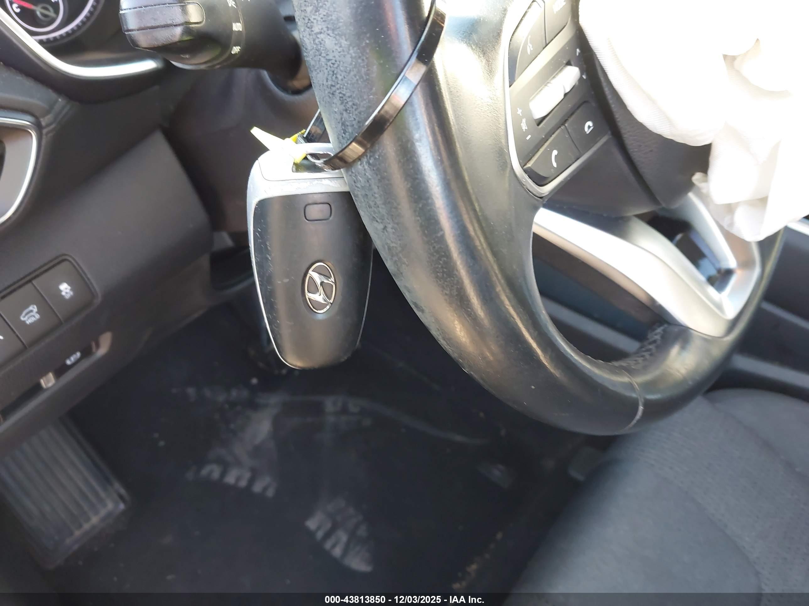 HYUNDAI SANTA image 11