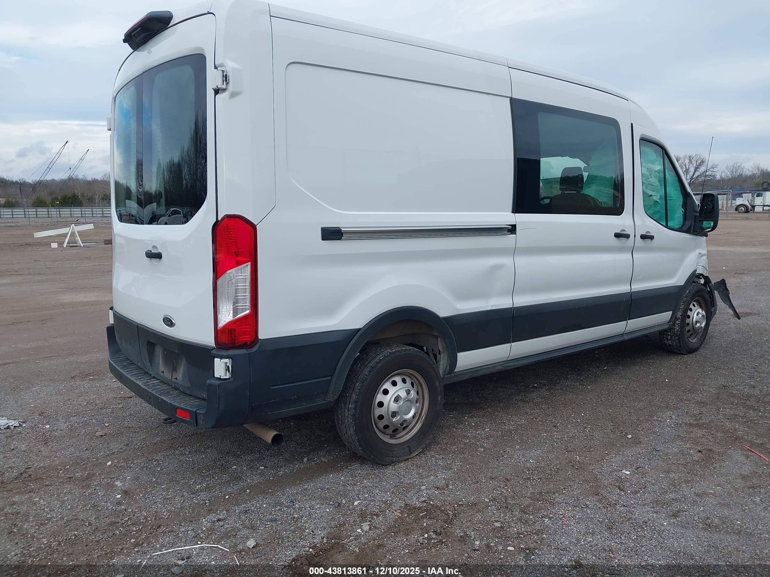 FORD TRANSIT-250 image 4