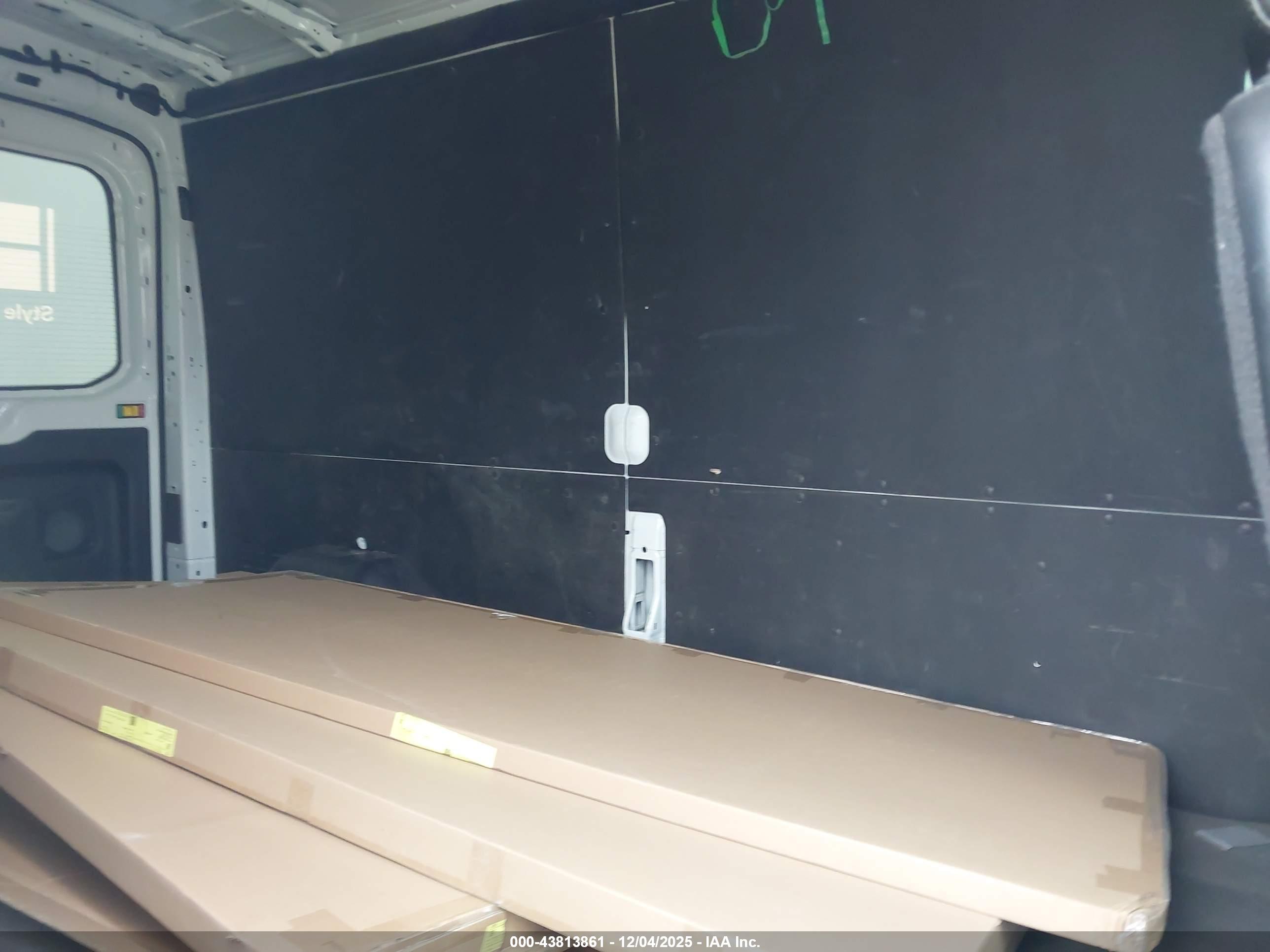 FORD TRANSIT-250 image 8