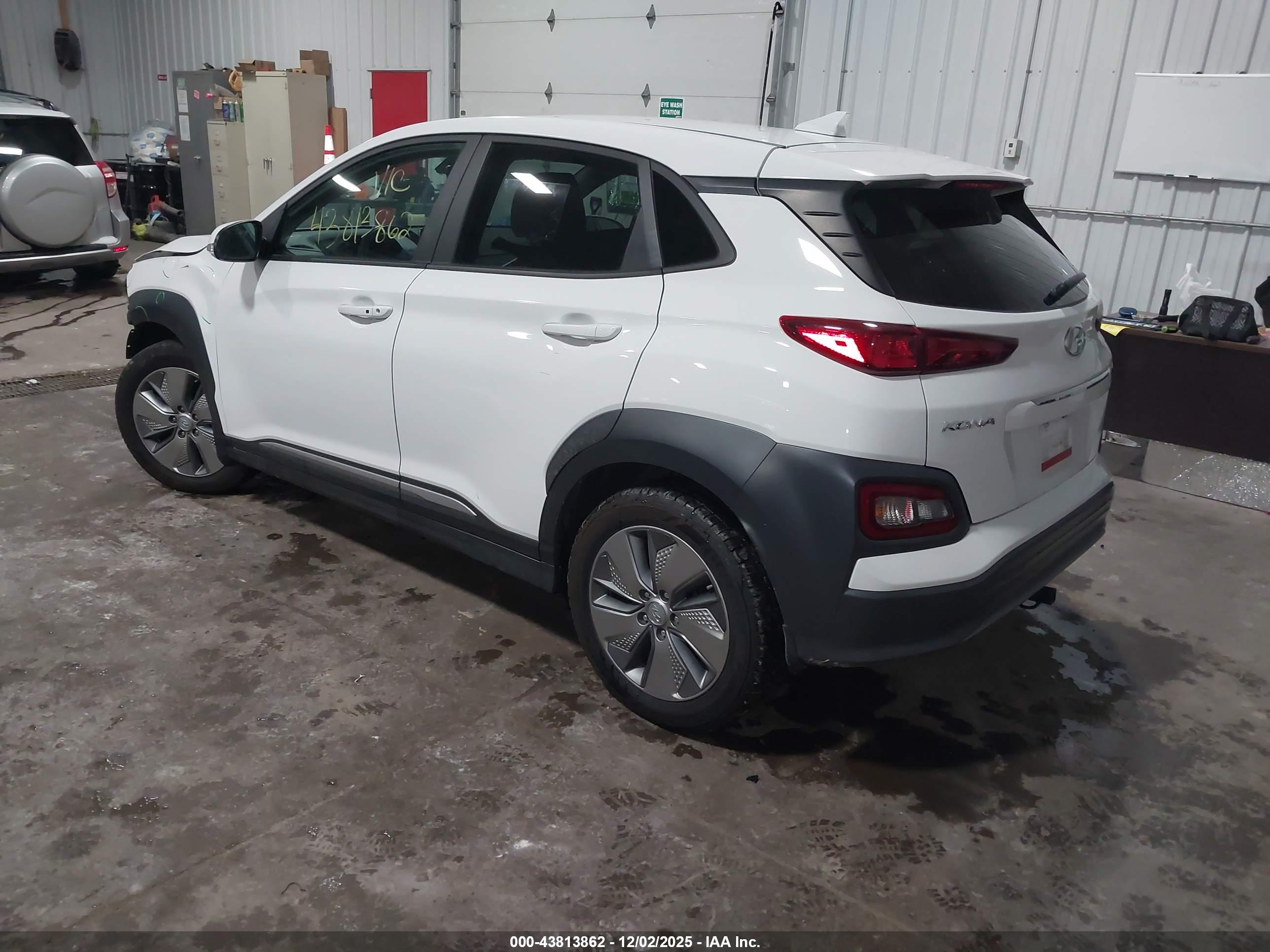 HYUNDAI KONA image 3