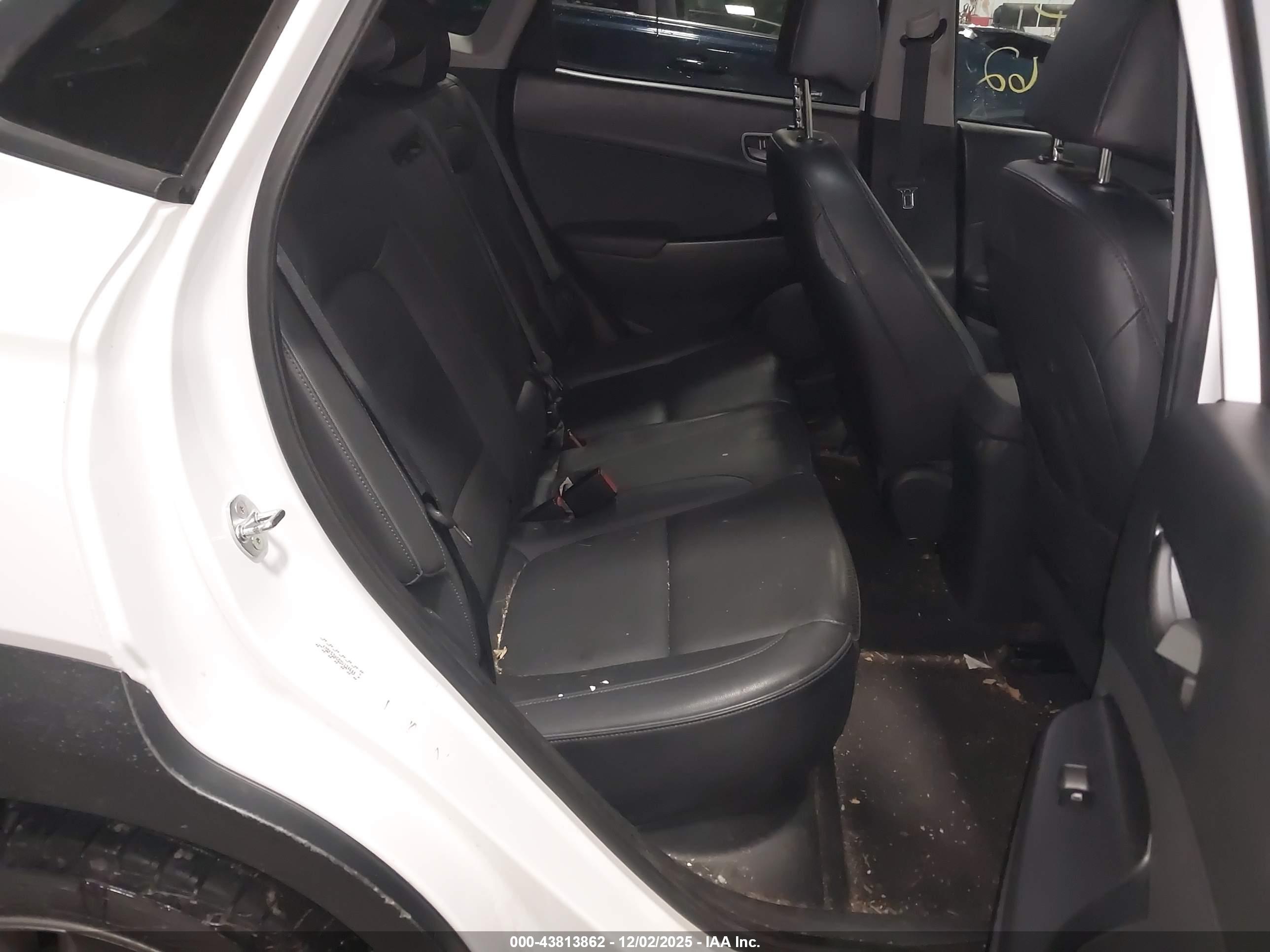 HYUNDAI KONA image 8