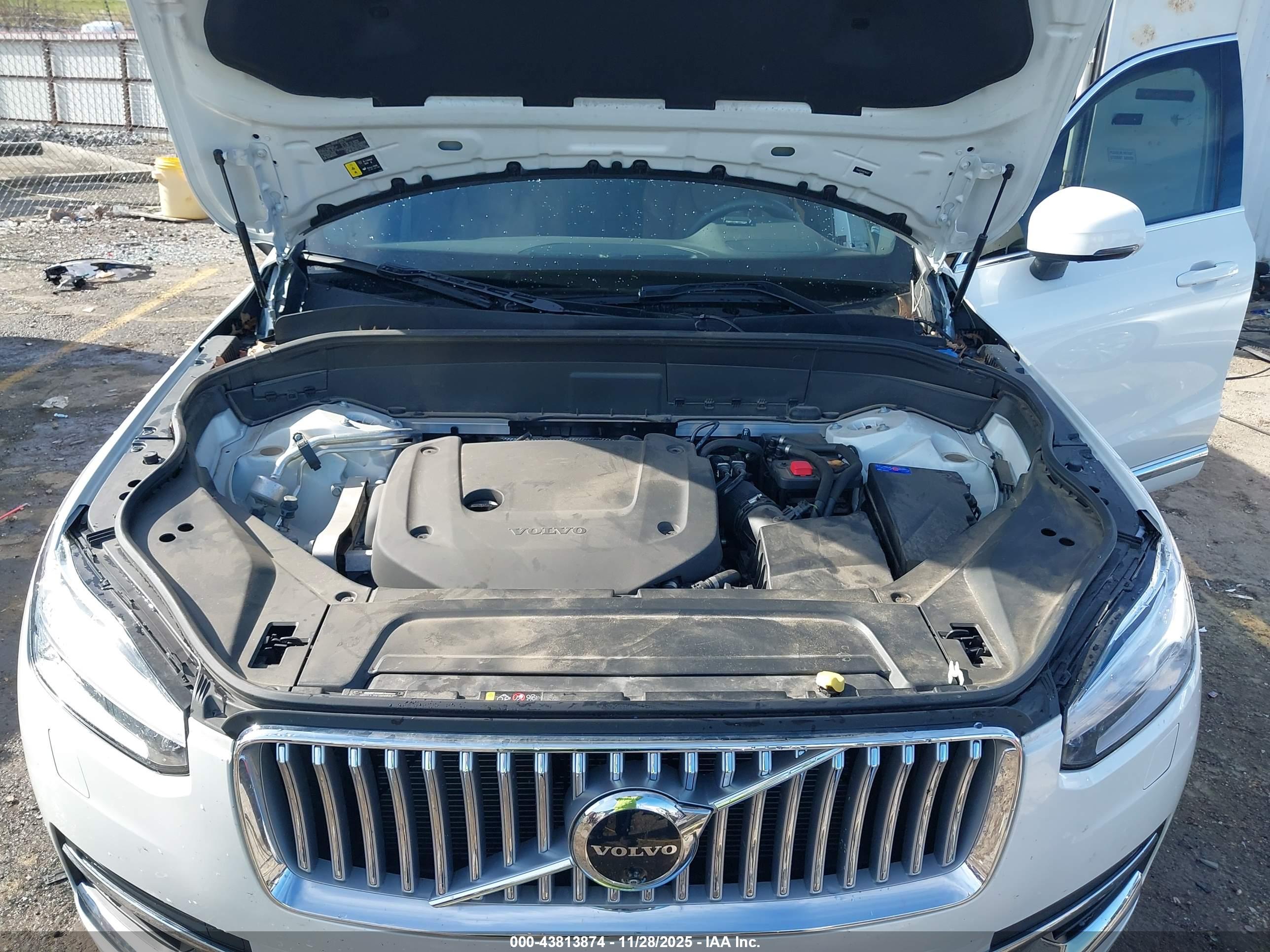 VOLVO XC90 image 10