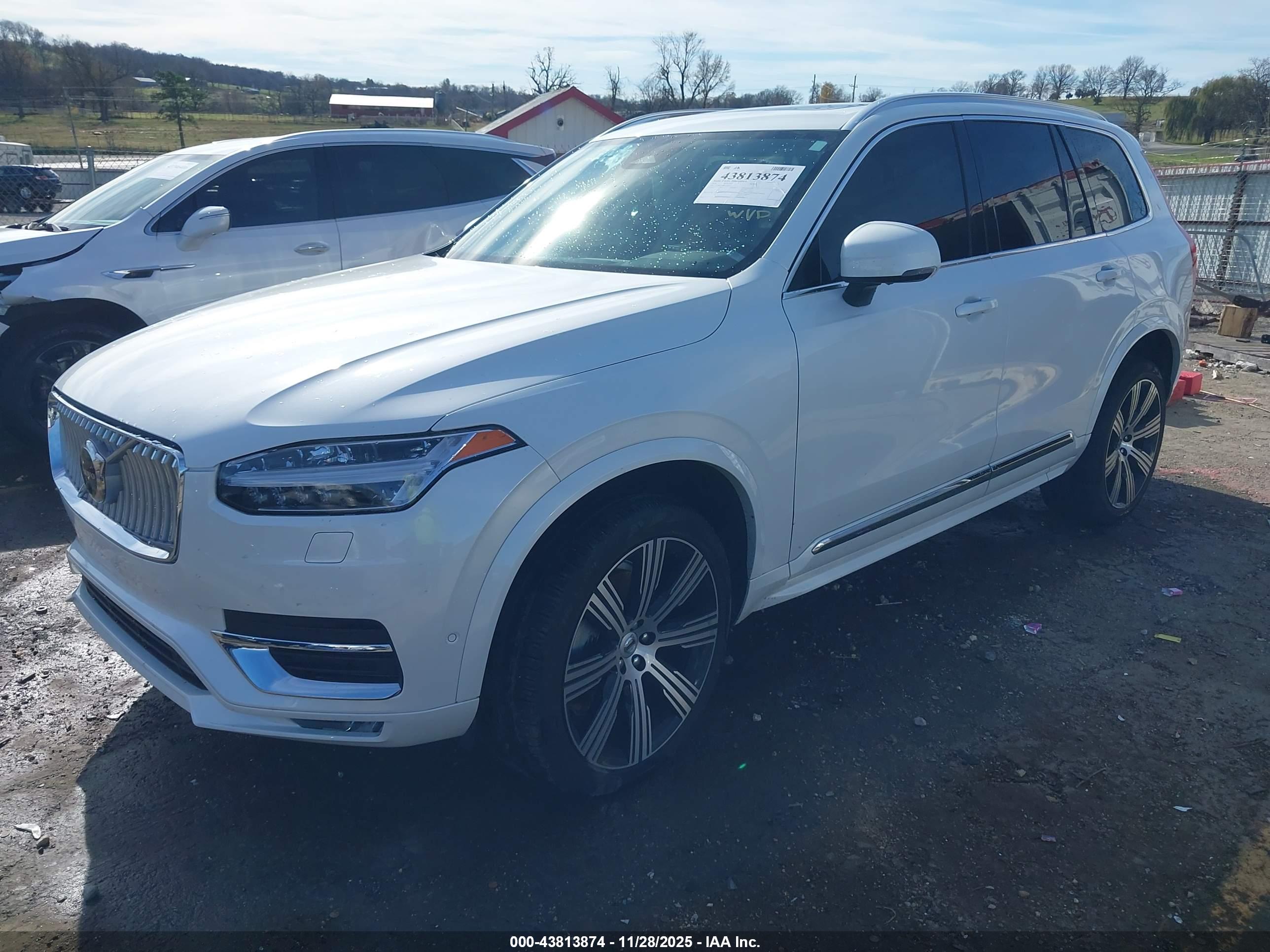 VOLVO XC90 image 2