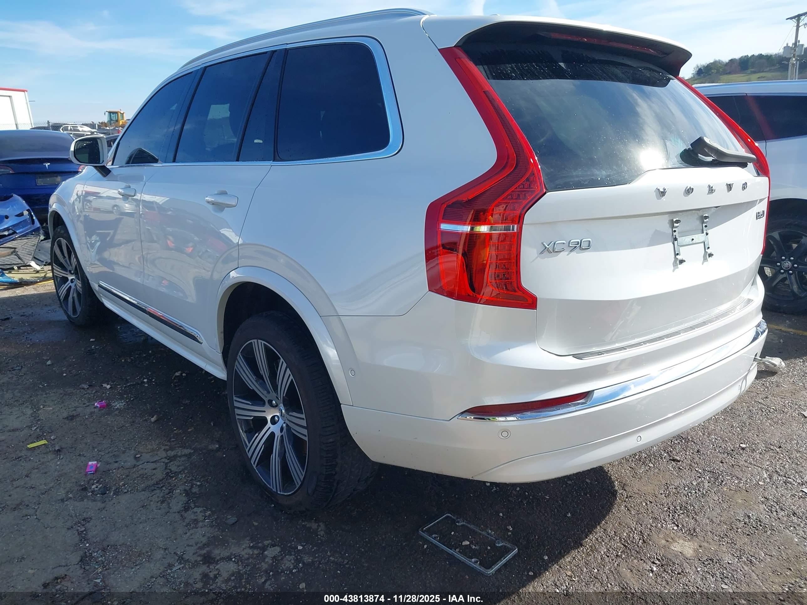 VOLVO XC90 image 3
