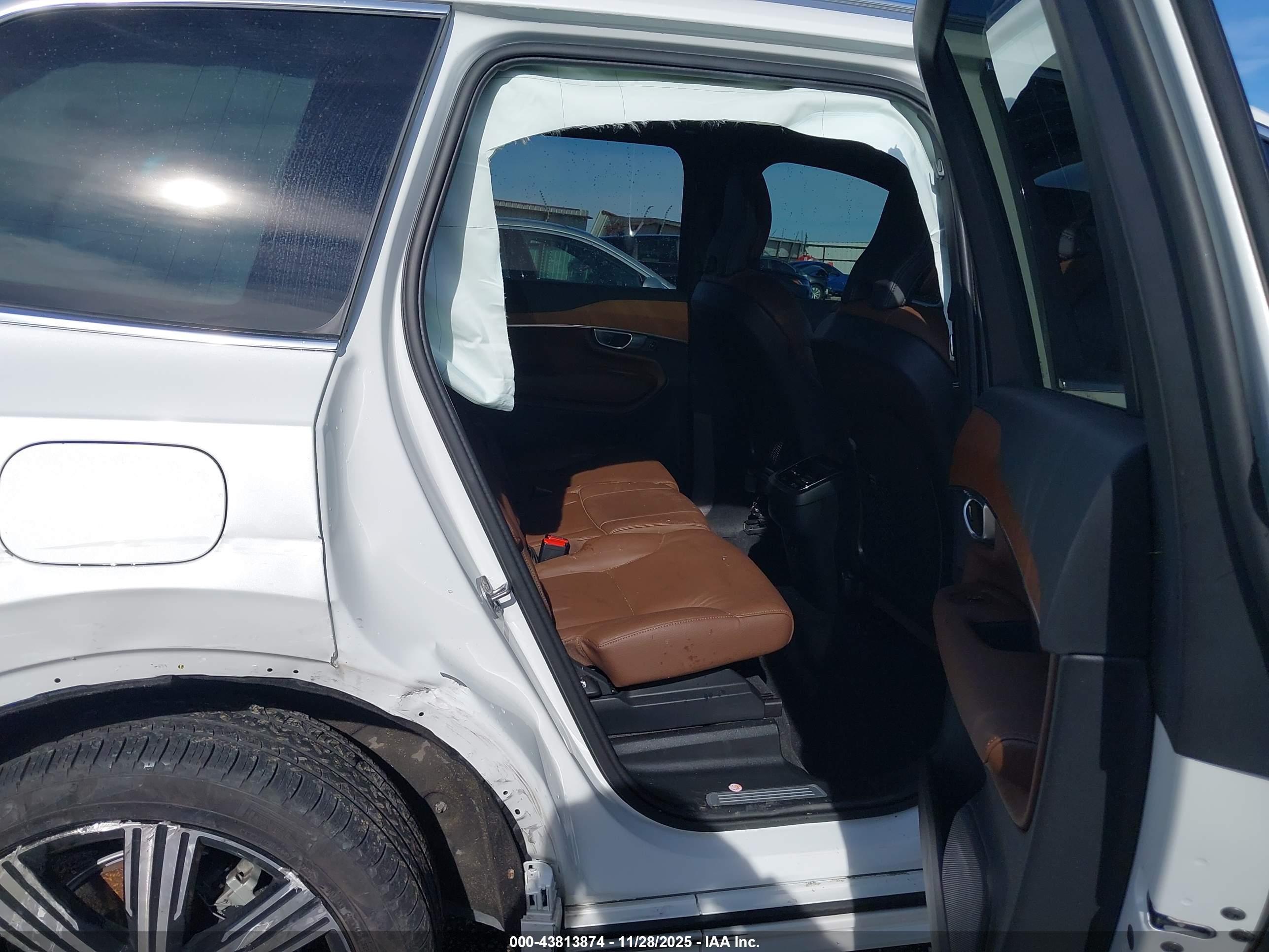 VOLVO XC90 image 8