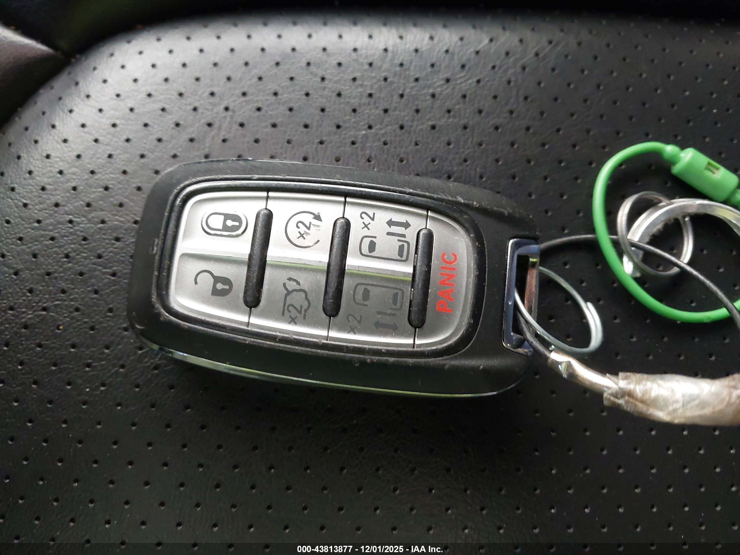 CHRYSLER PACIFICA image 11
