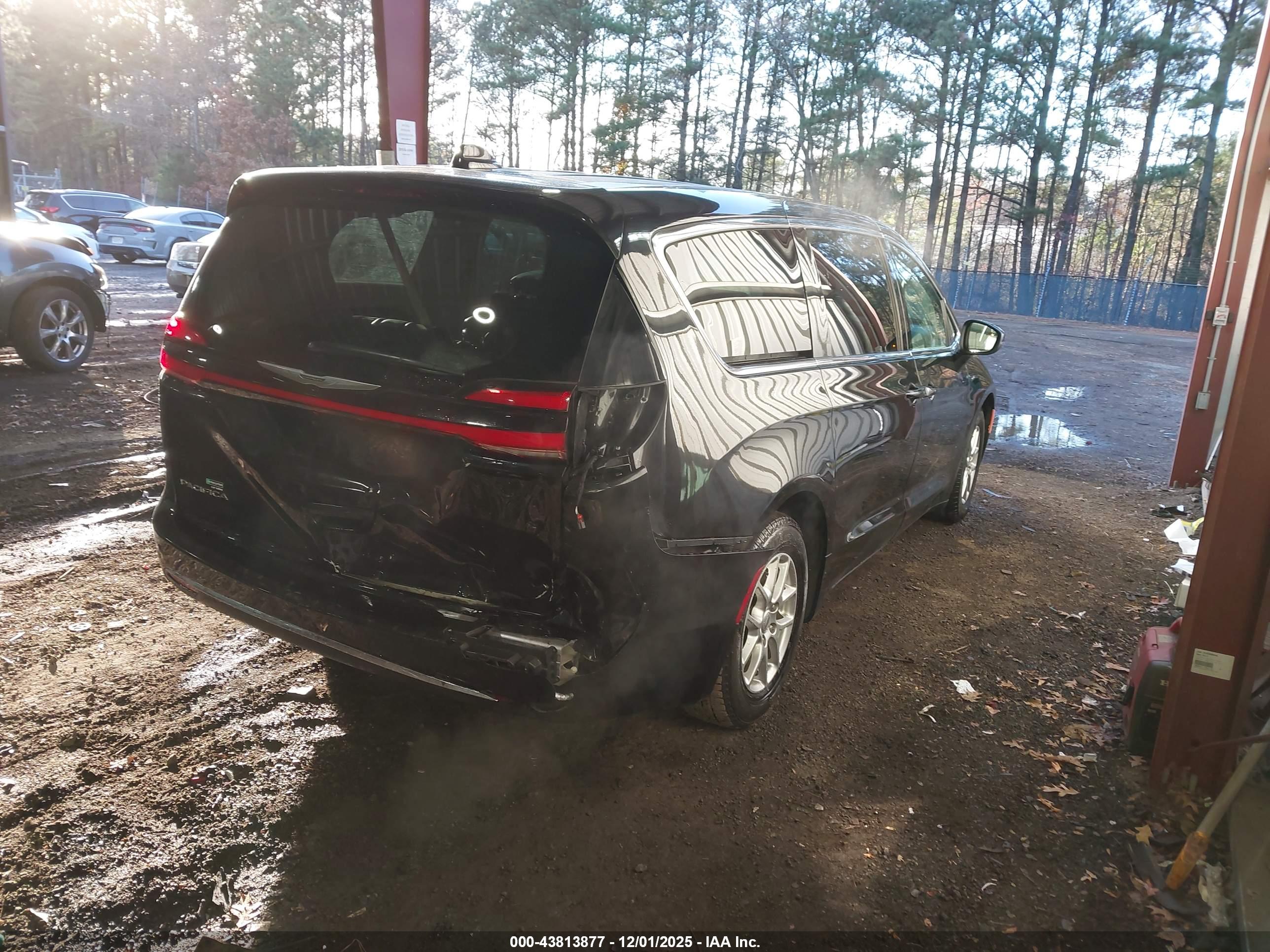 CHRYSLER PACIFICA image 4