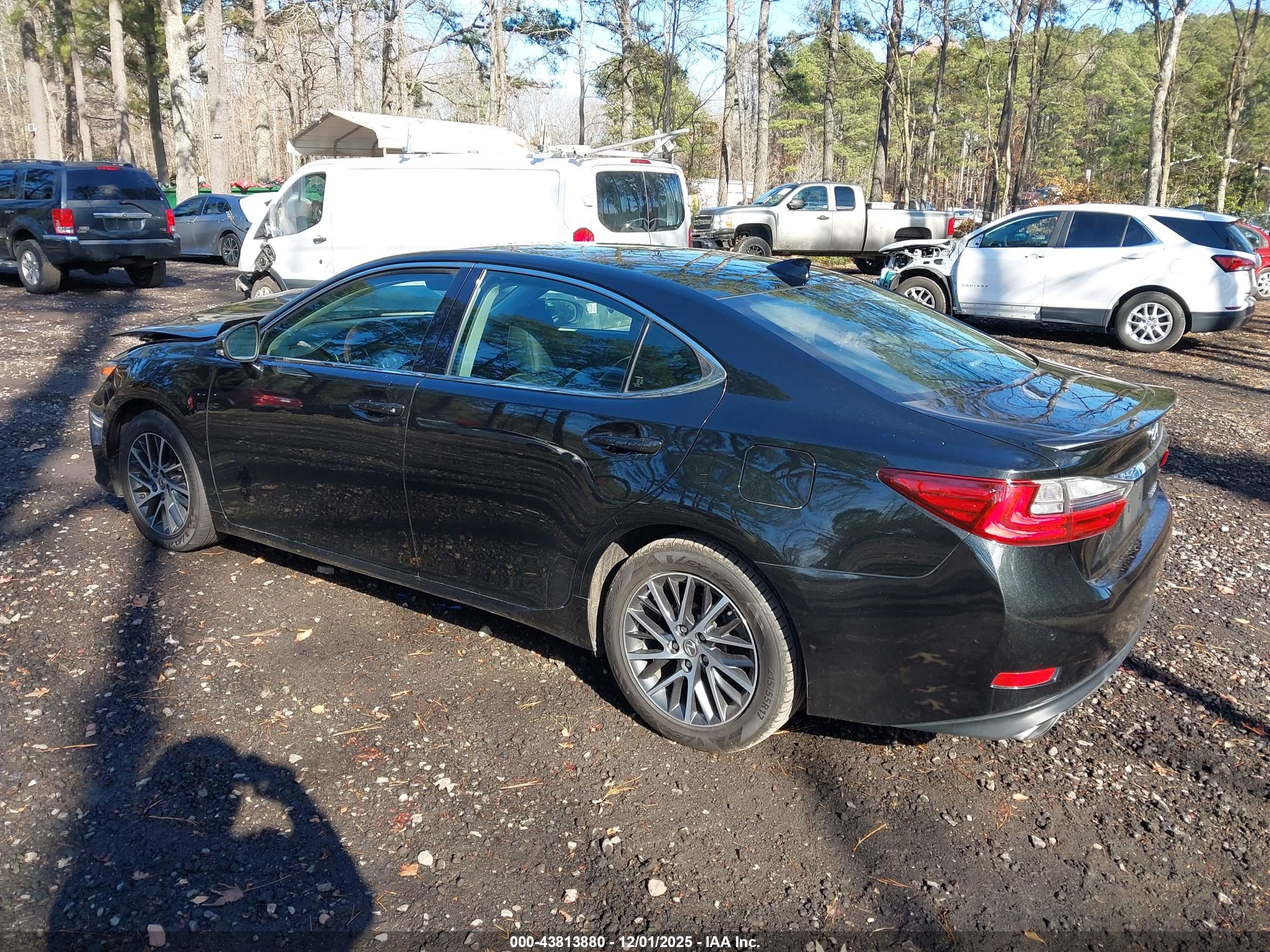 LEXUS ES image 3