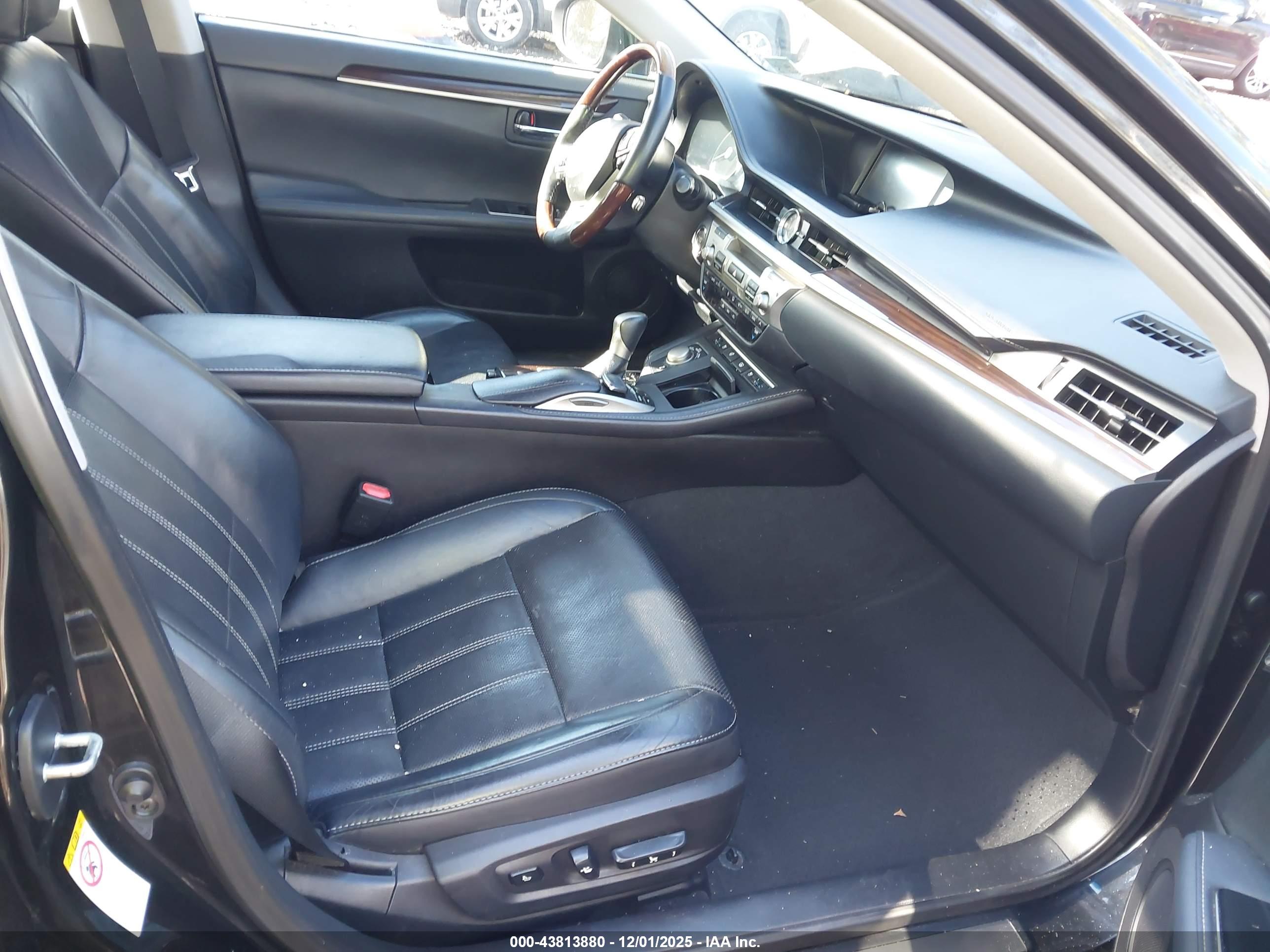 LEXUS ES image 5