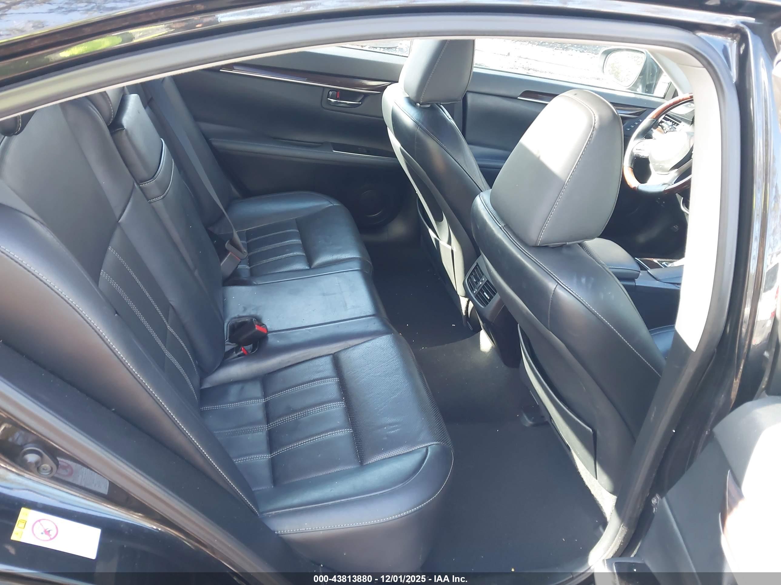 LEXUS ES image 8