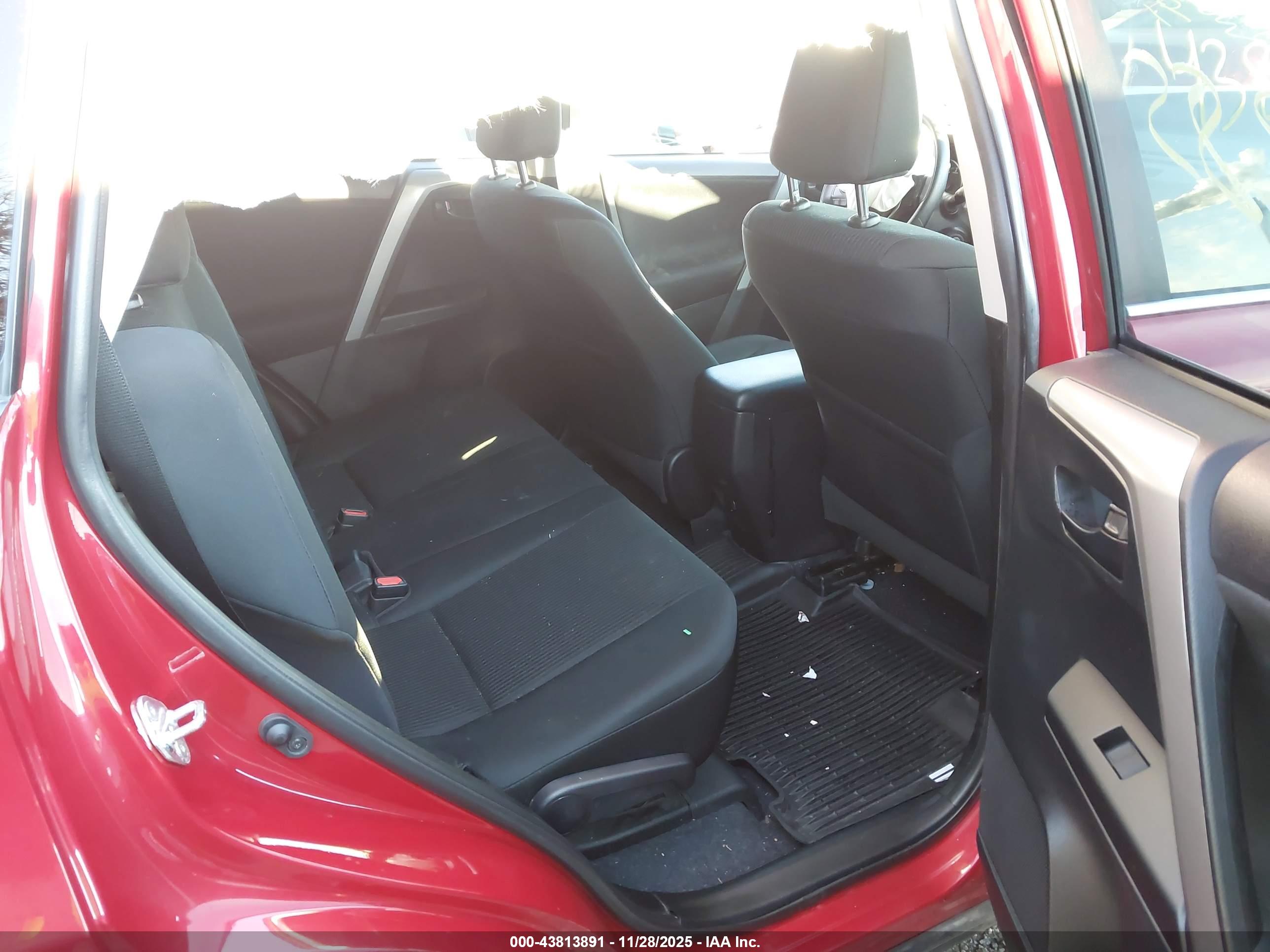 TOYOTA RAV4 image 8