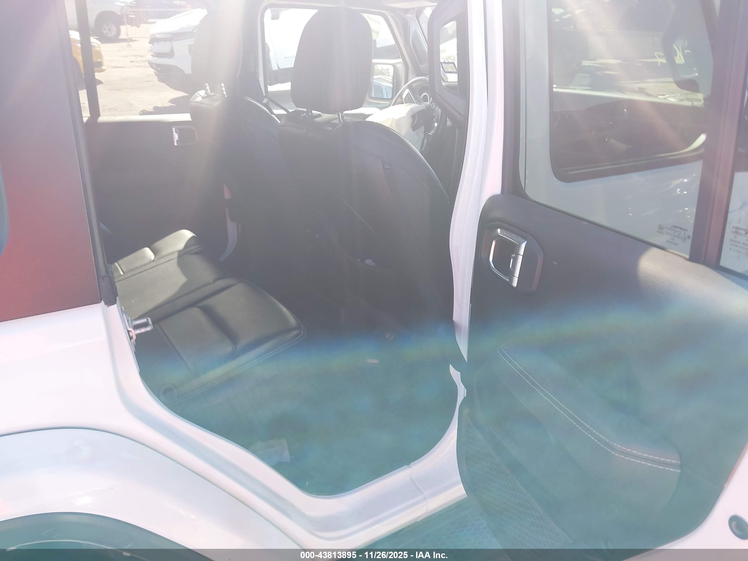 JEEP WRANGLER image 8