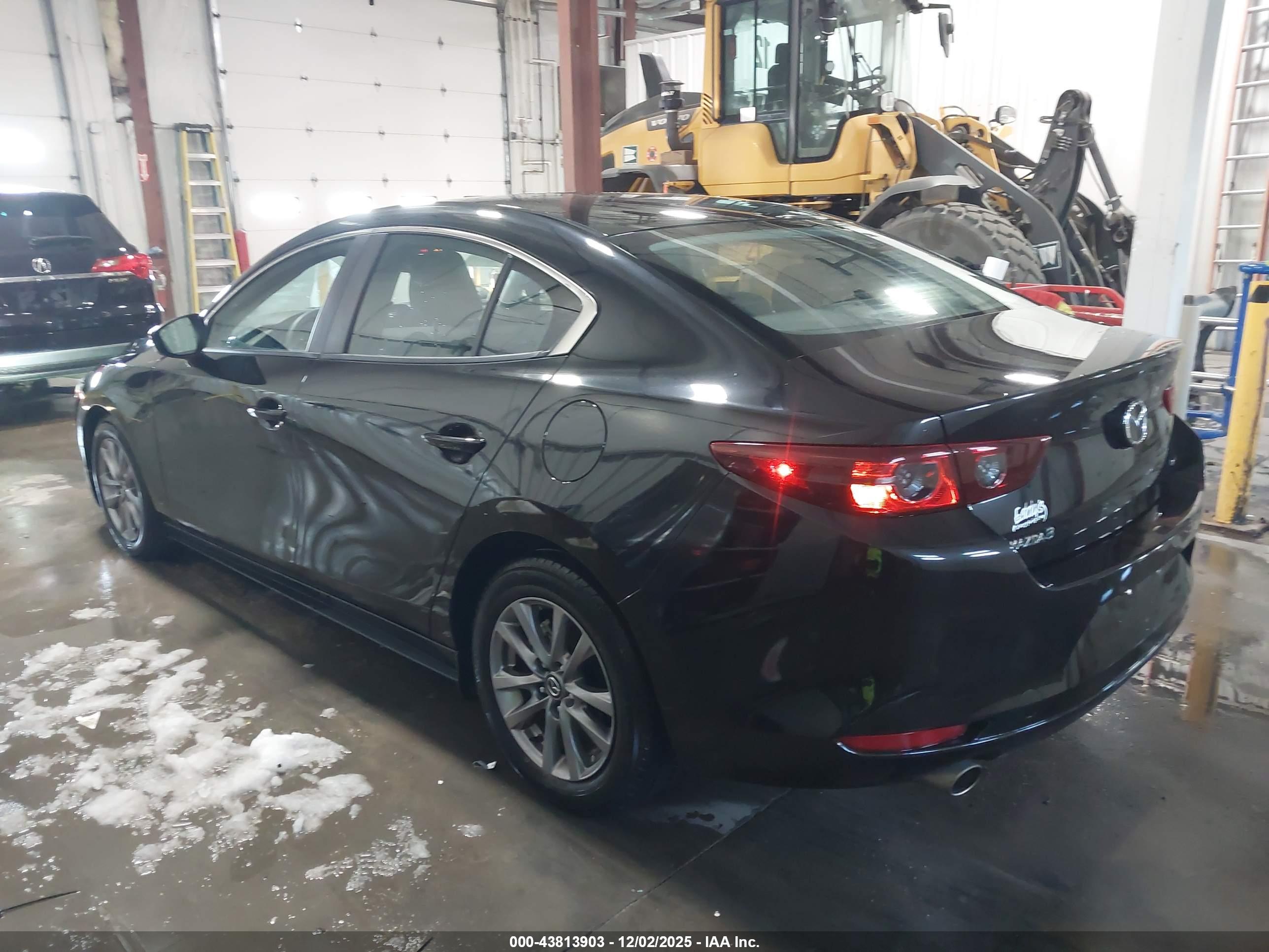 MAZDA MAZDA3 image 3