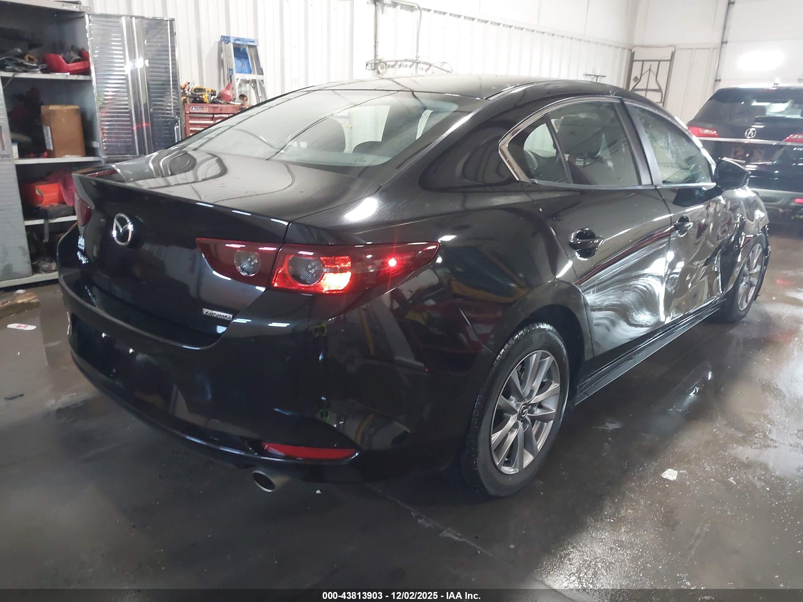 MAZDA MAZDA3 image 4