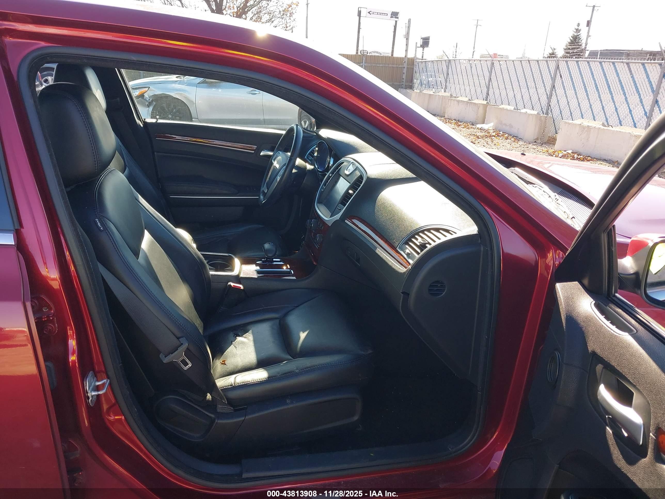 CHRYSLER 300 image 5