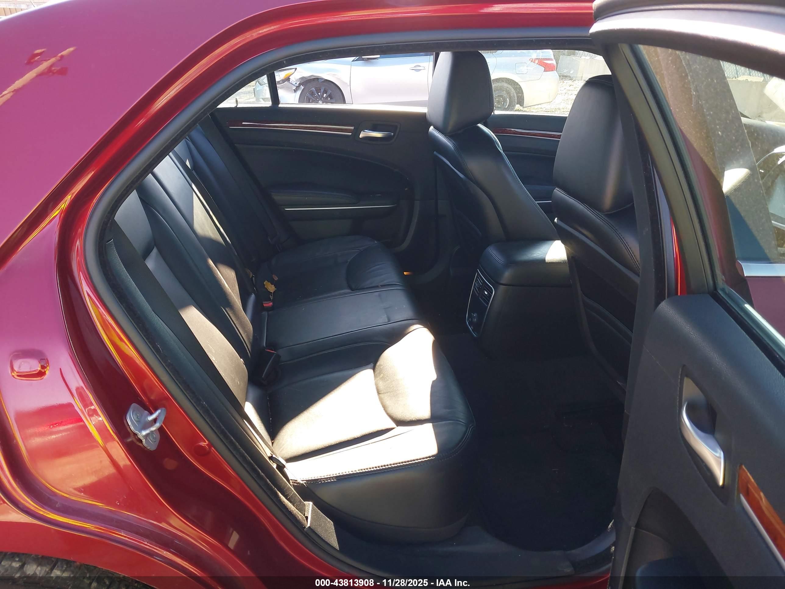 CHRYSLER 300 image 8