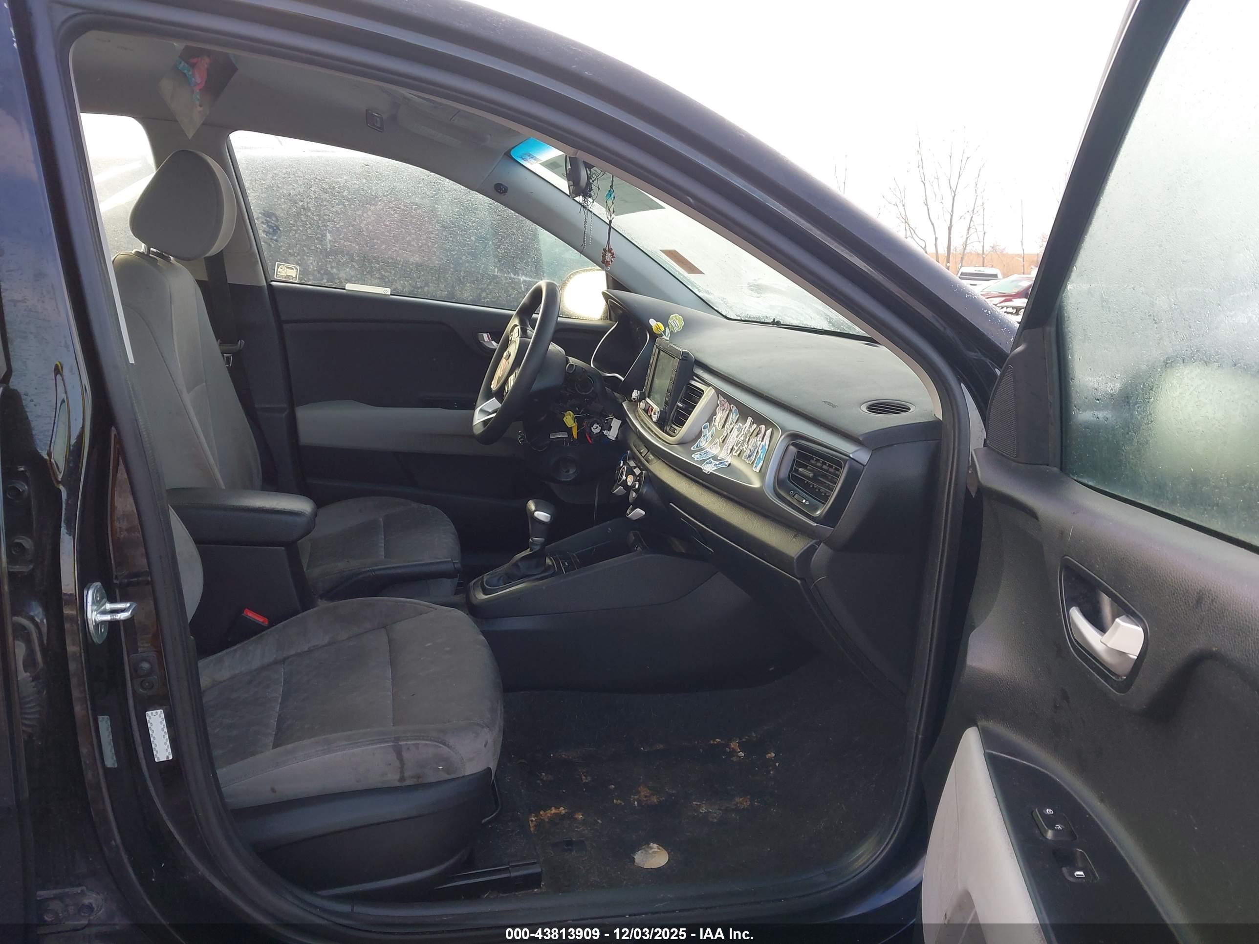 KIA RIO image 5