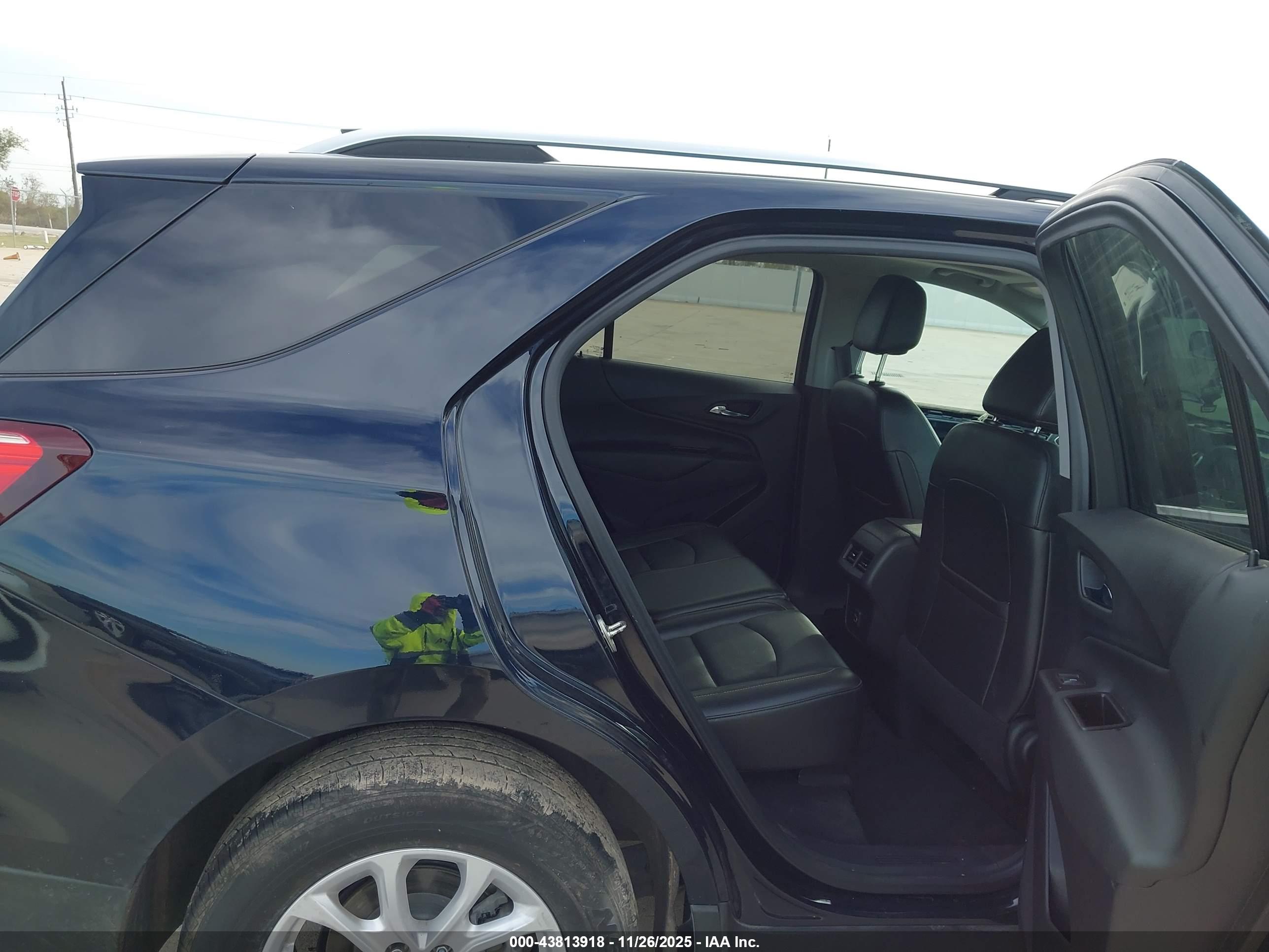 CHEVROLET EQUINOX image 8