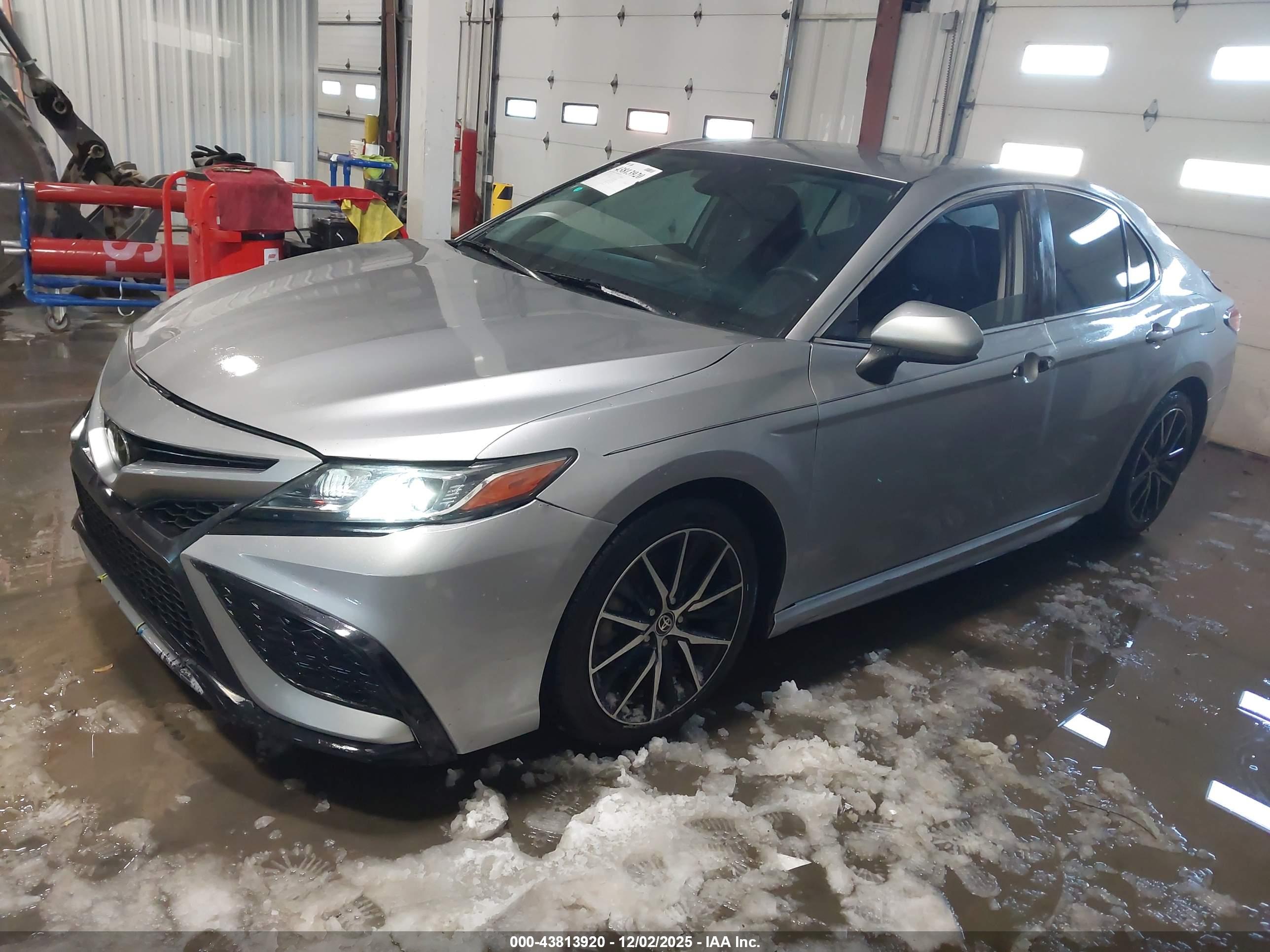 TOYOTA CAMRY image 2