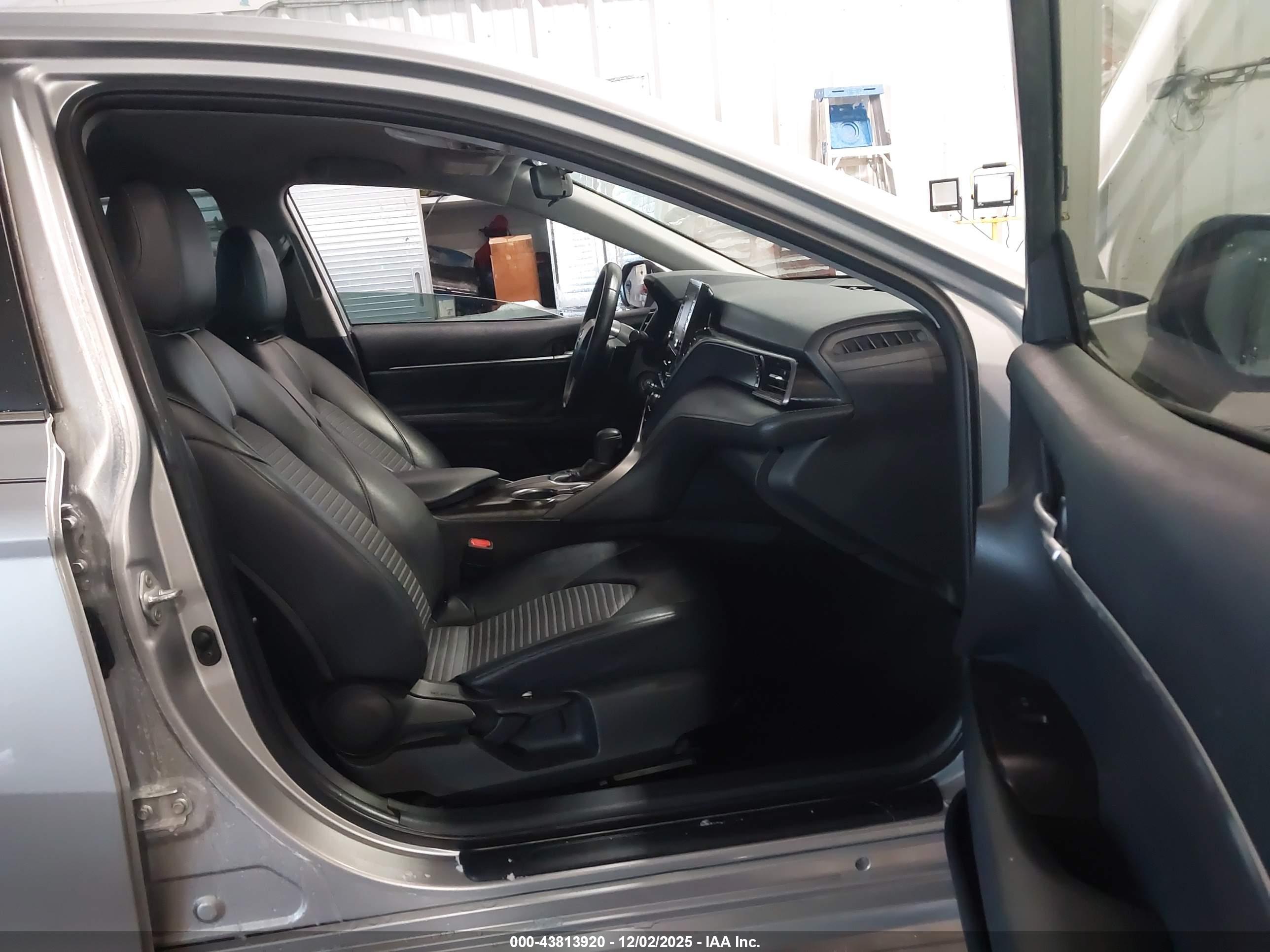 TOYOTA CAMRY image 5