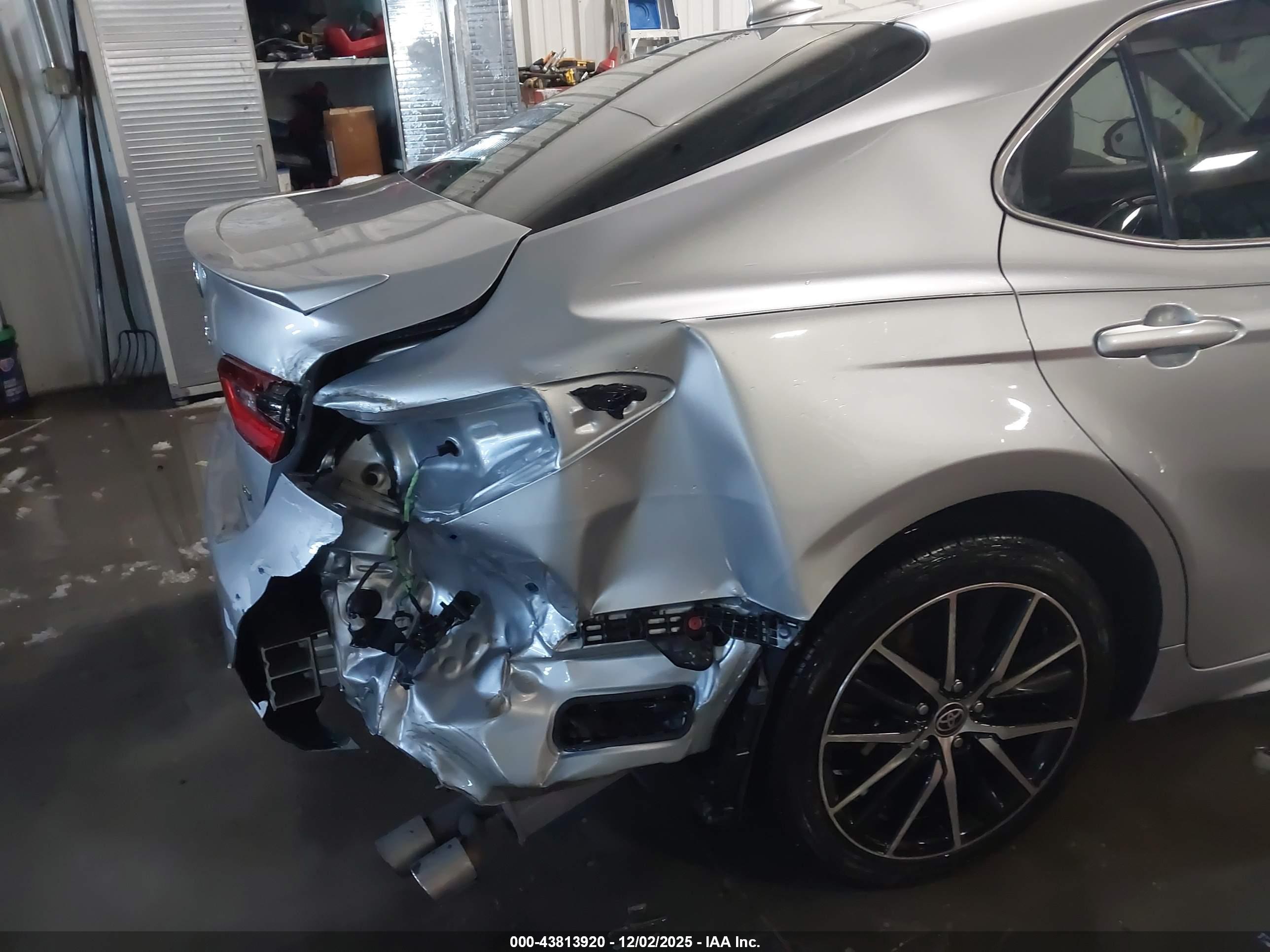 TOYOTA CAMRY image 6