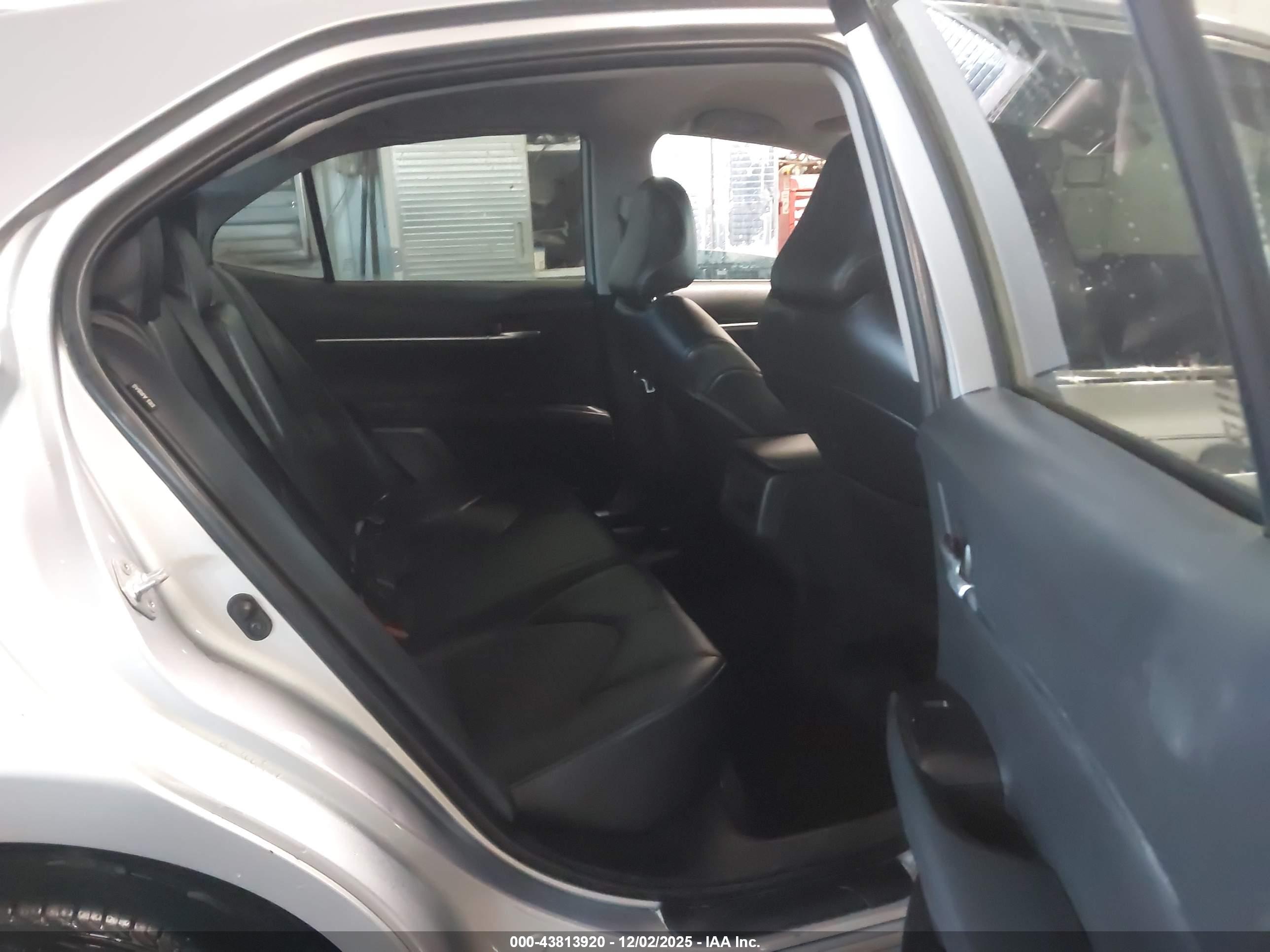 TOYOTA CAMRY image 8
