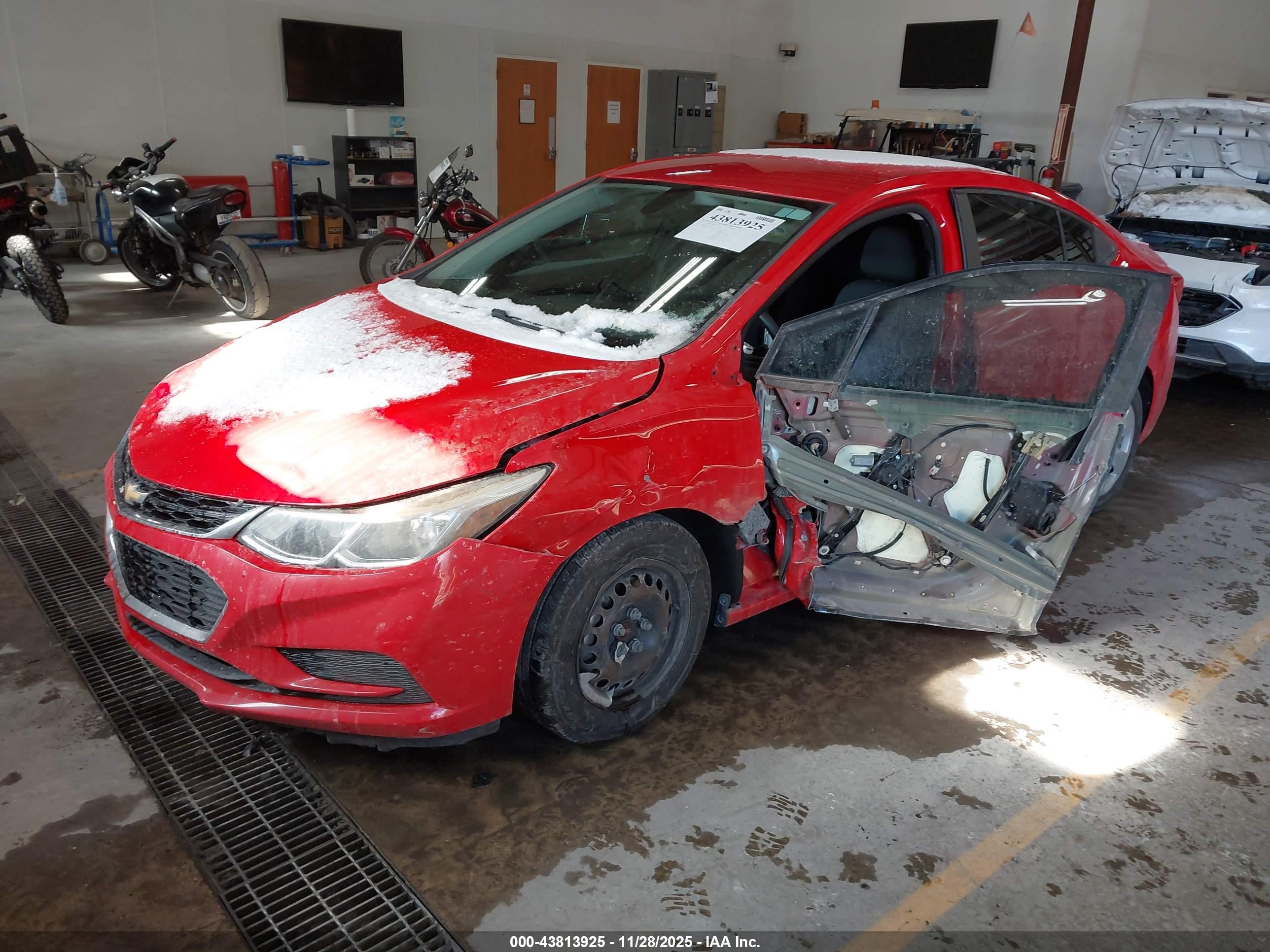 CHEVROLET CRUZE image 2