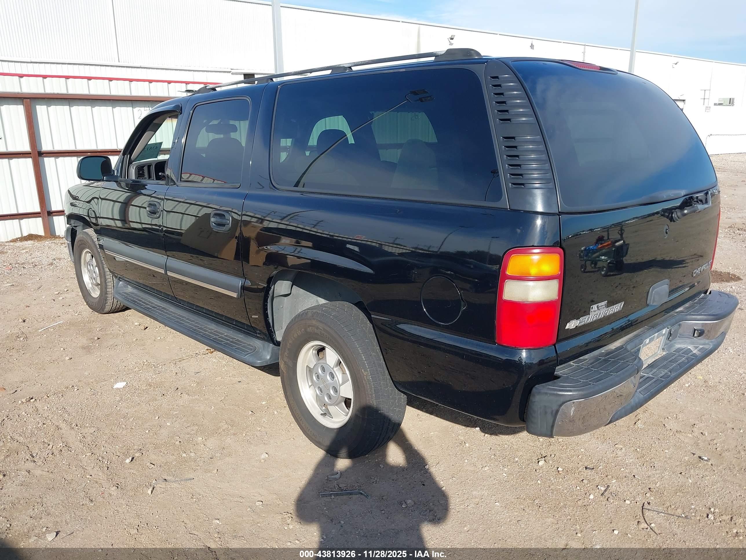 CHEVROLET SUBURBAN image 3