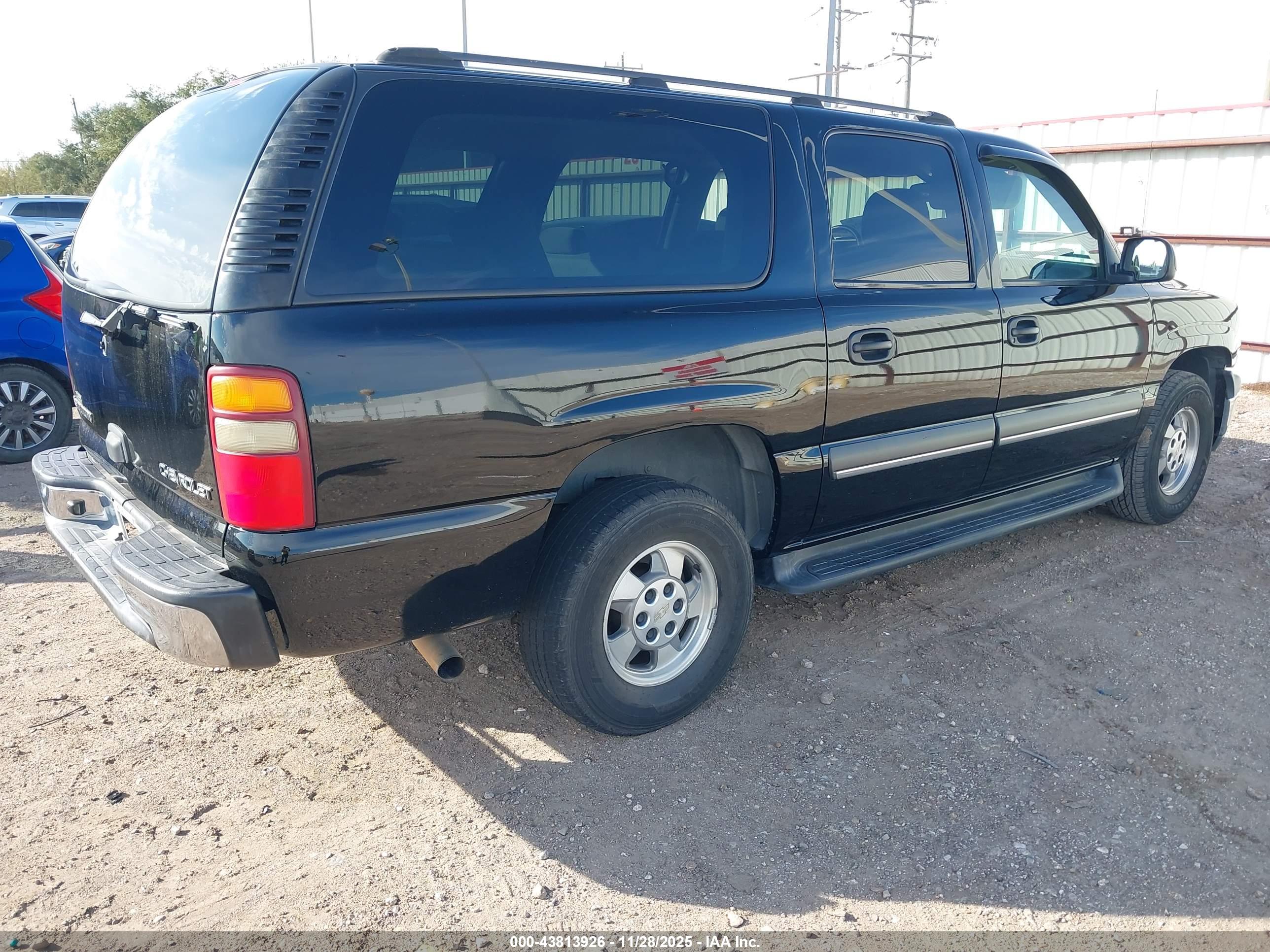CHEVROLET SUBURBAN image 4