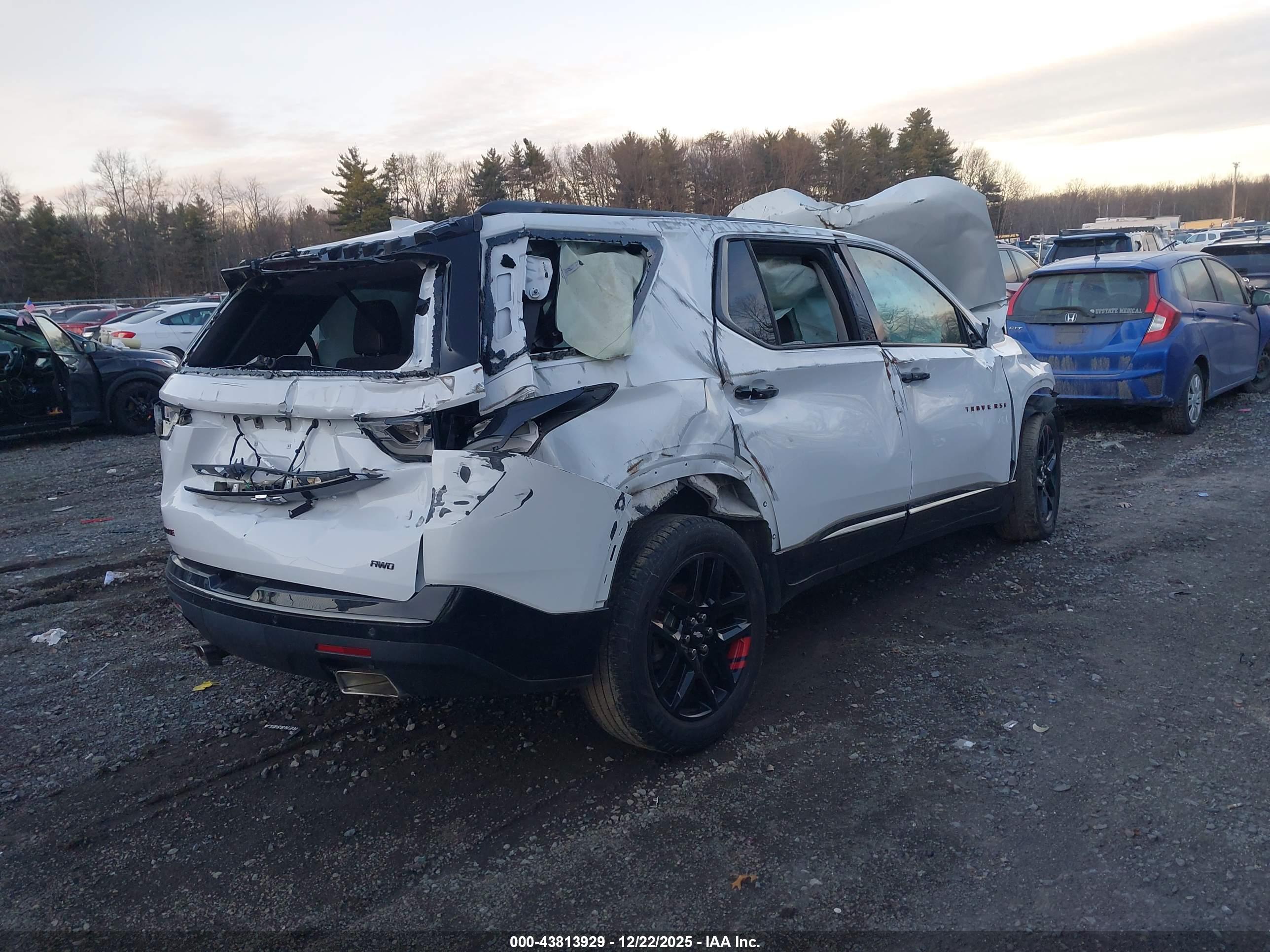 CHEVROLET TRAVERSE image 4