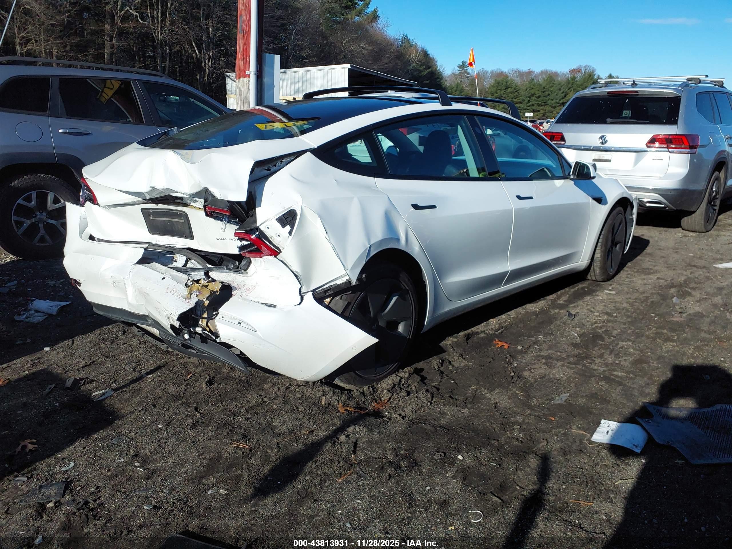 TESLA MODEL image 4