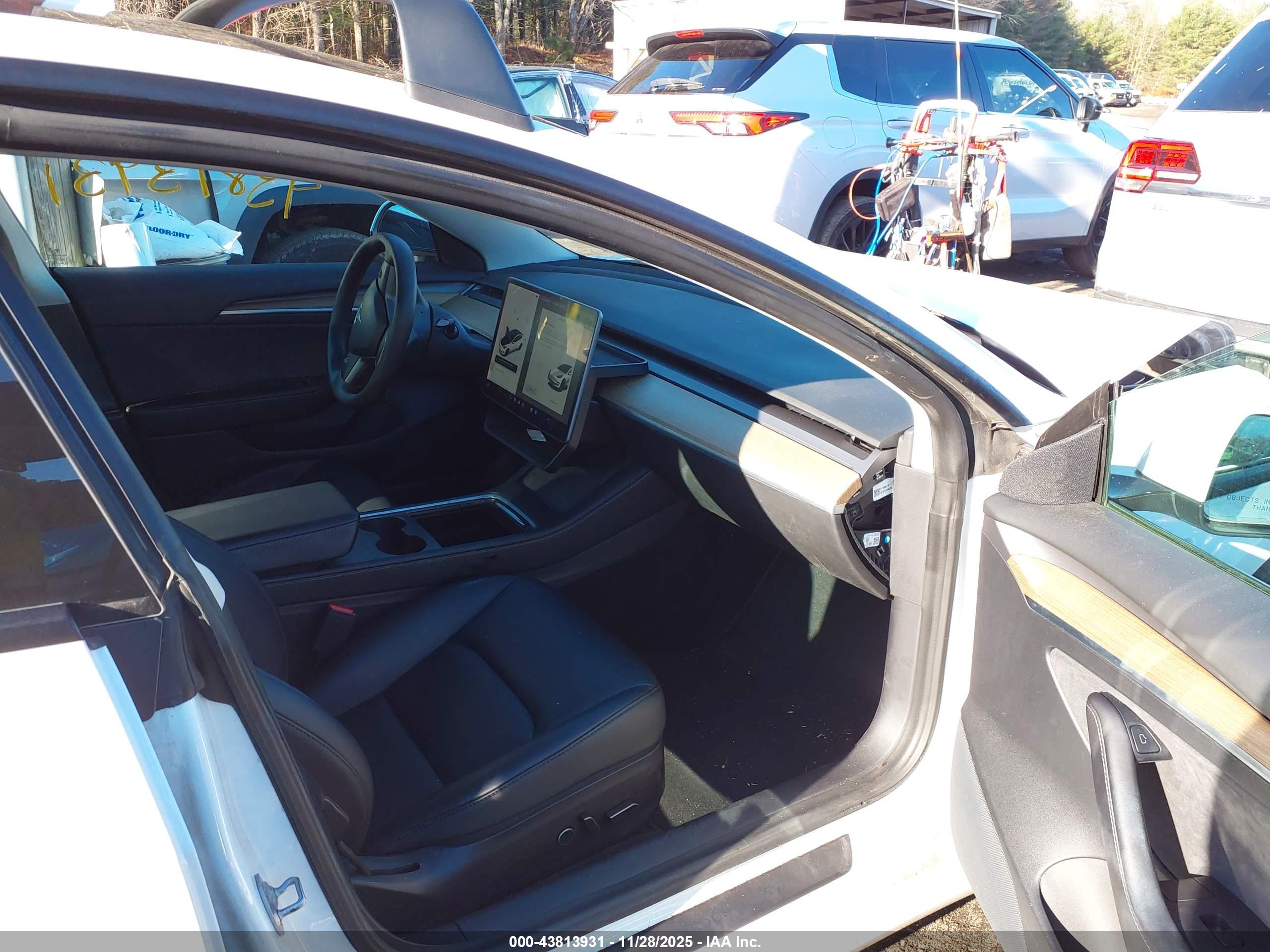 TESLA MODEL image 5