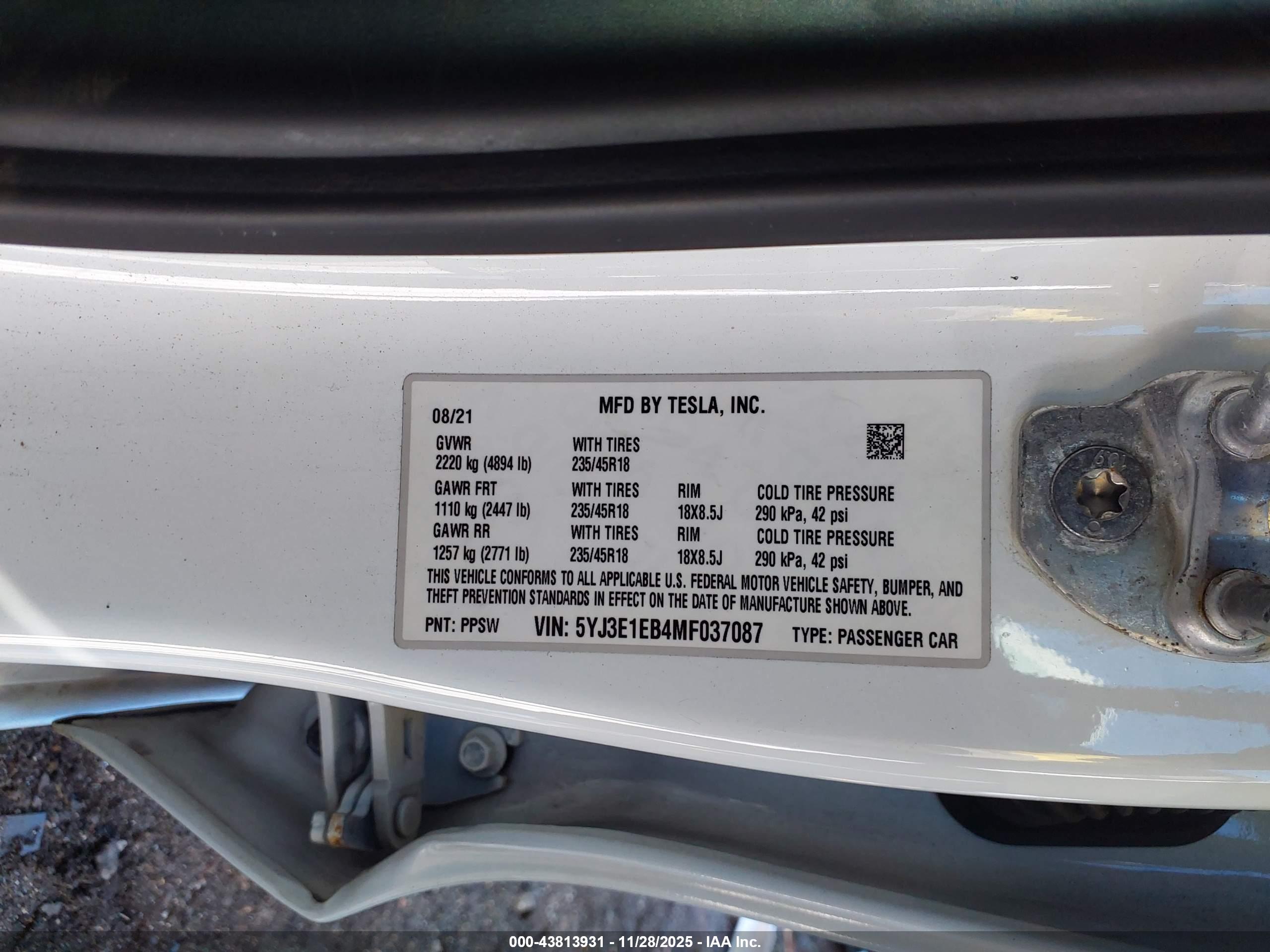 TESLA MODEL image 9