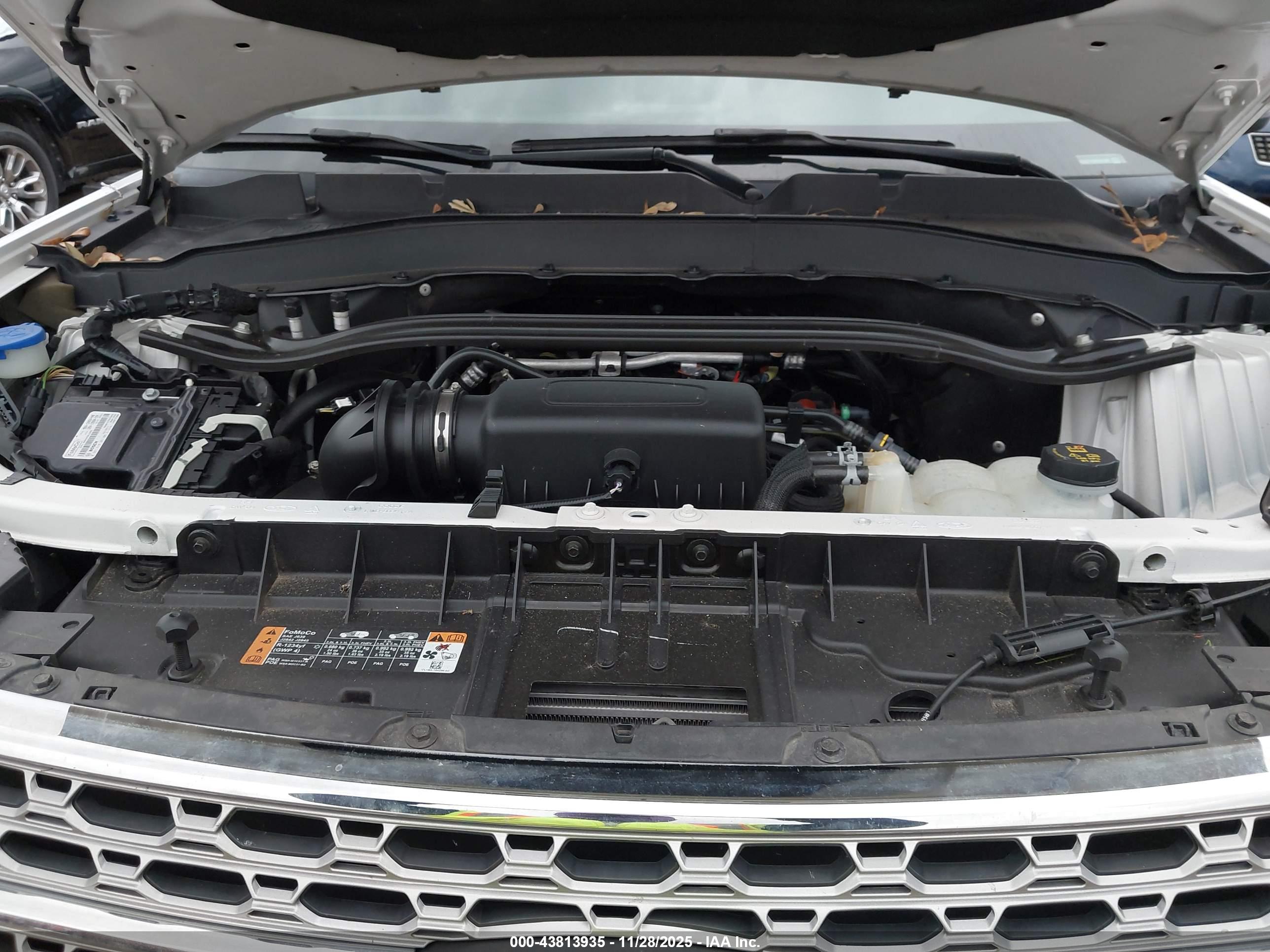 FORD EXPLORER image 10
