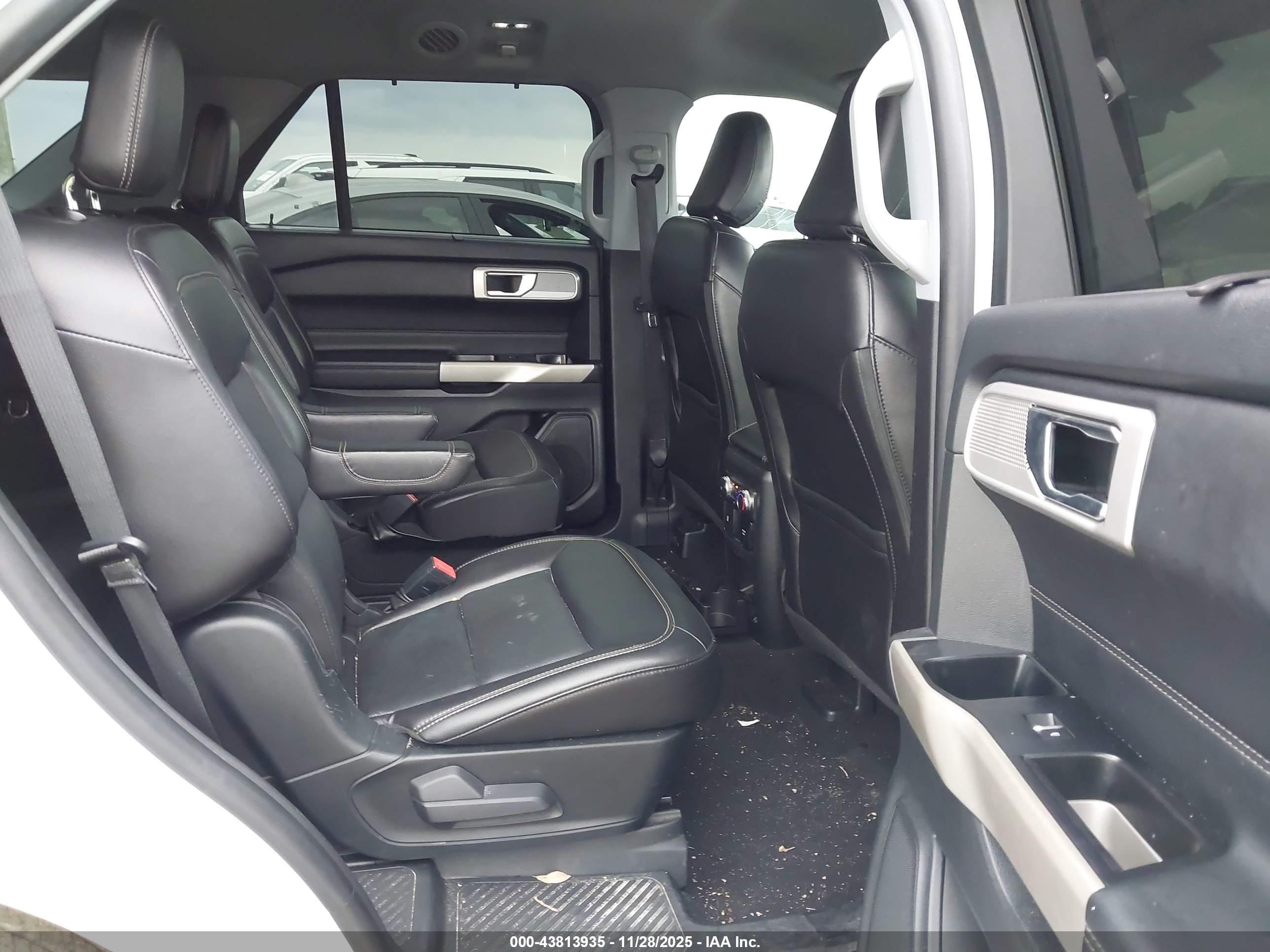 FORD EXPLORER image 8