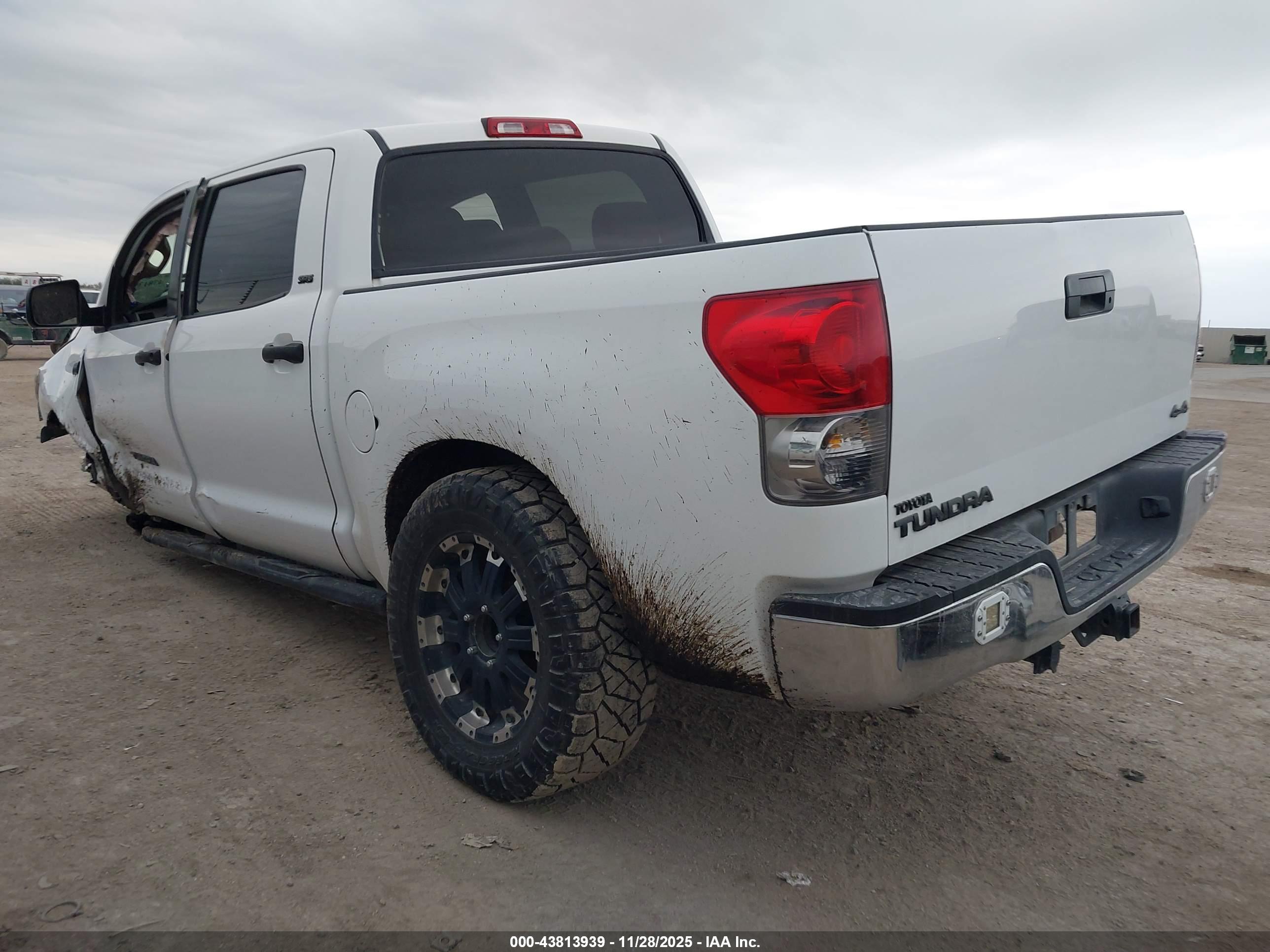 TOYOTA TUNDRA image 3