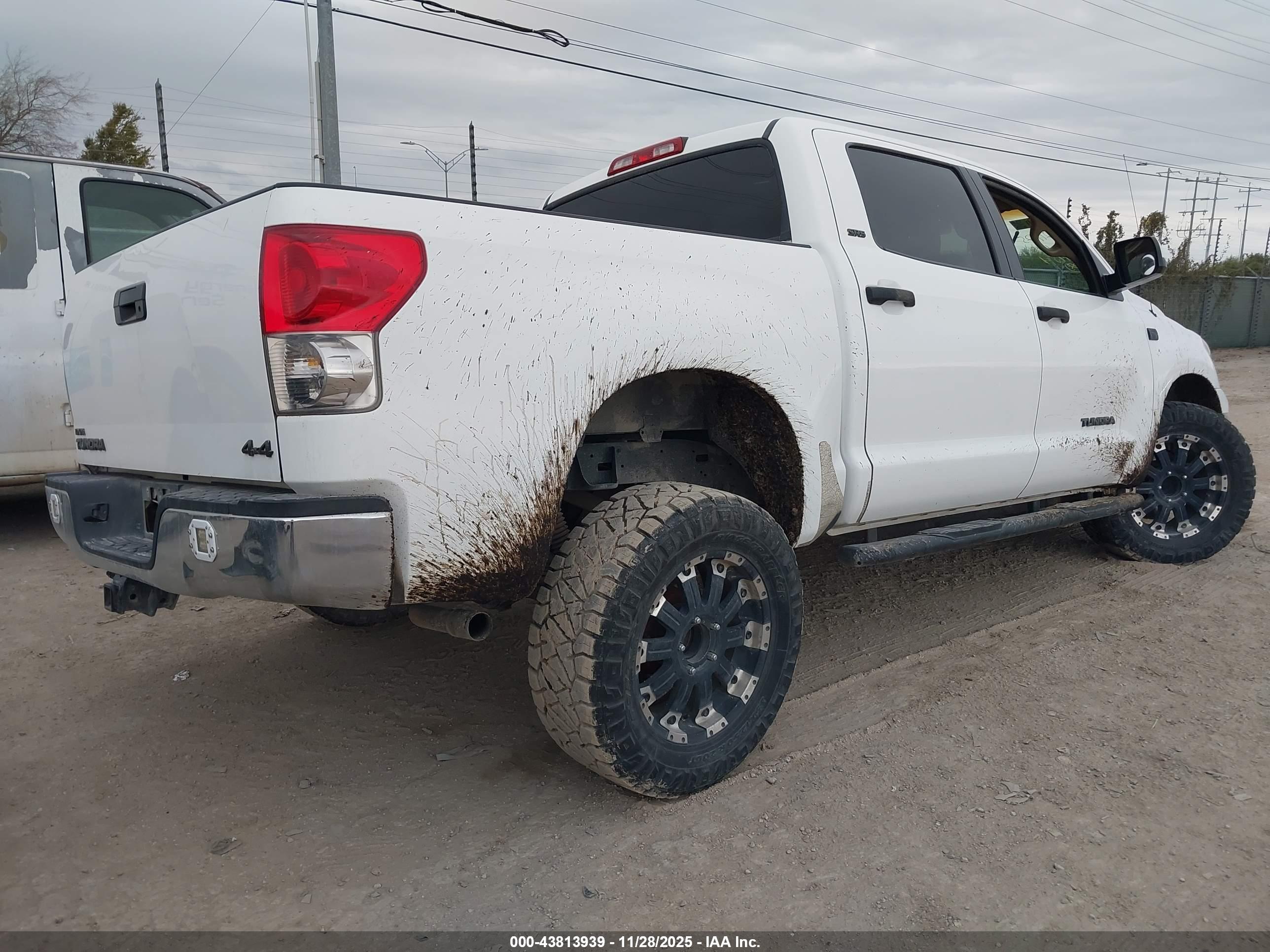 TOYOTA TUNDRA image 4
