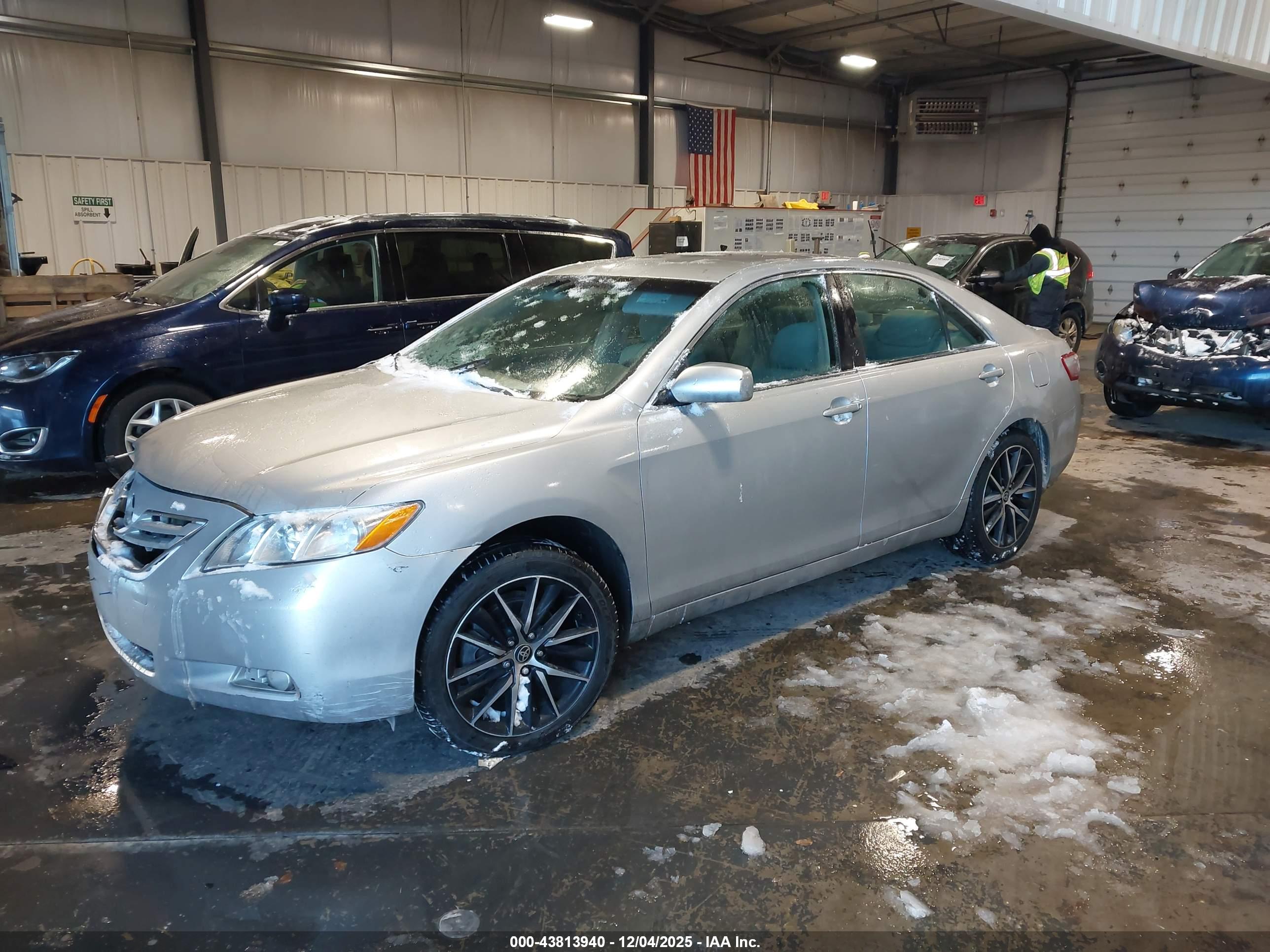TOYOTA CAMRY image 2