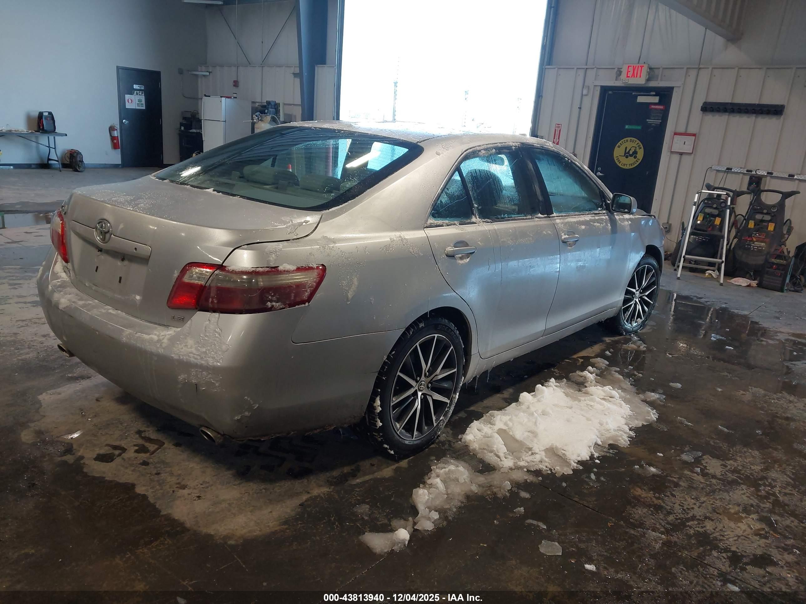 TOYOTA CAMRY image 4