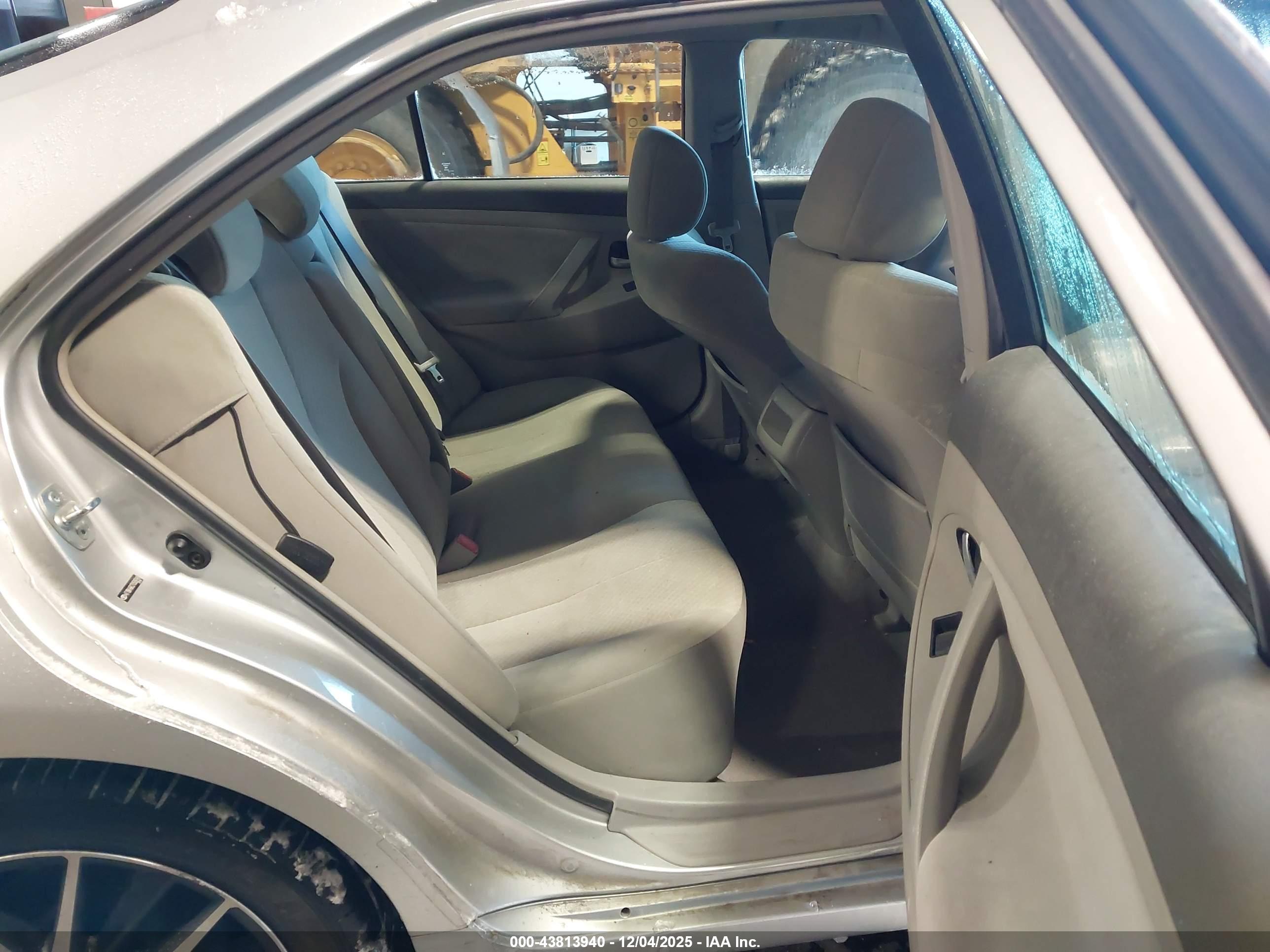 TOYOTA CAMRY image 8