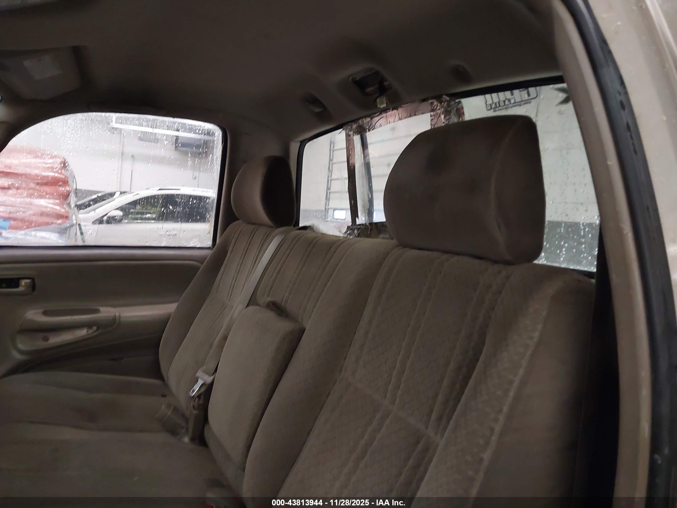 TOYOTA TUNDRA image 8