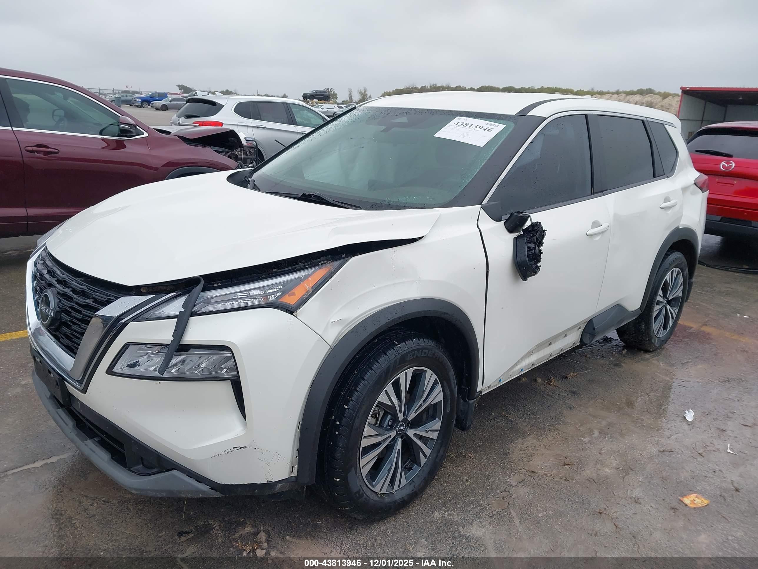 NISSAN ROGUE image 2