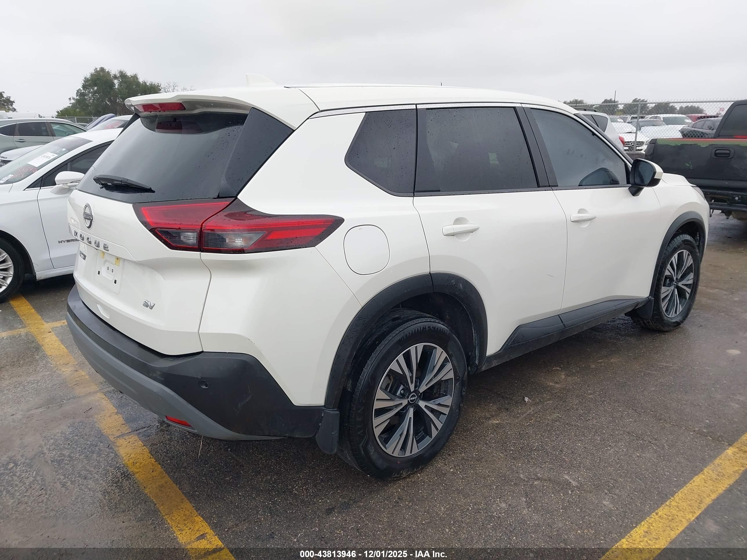 NISSAN ROGUE image 4