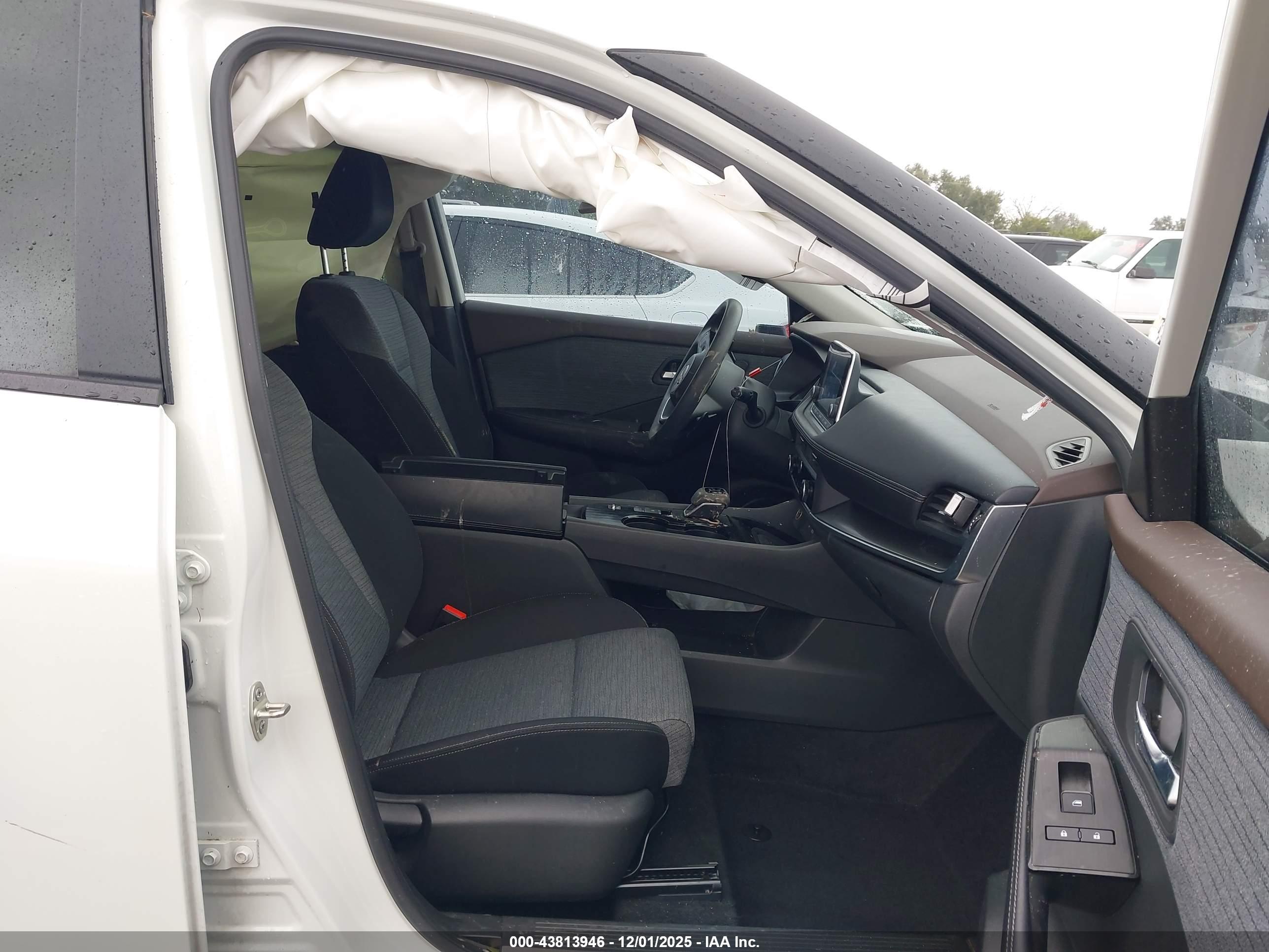 NISSAN ROGUE image 5